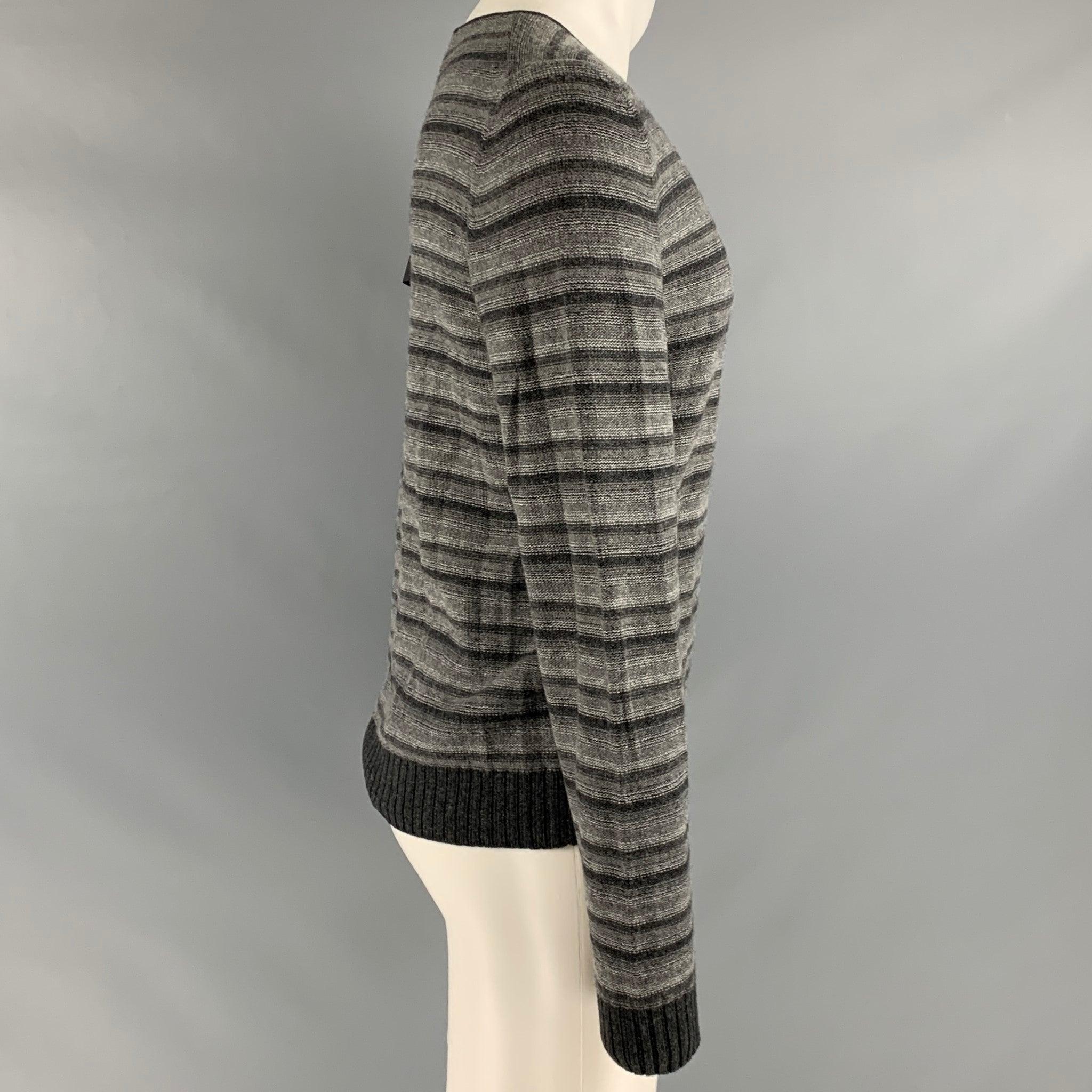 ERMENEGILDO ZEGNA
pullover in a grey cotton blend knit fabric featuring a horizontal stripe pattern, and a crew-neck. Made in Italy.Good Pre-Owned Condition. Moderate pilling. 

Marked:   M 

Measurements: 
 
Shoulder: 18.5 inches Chest: 40 inches
