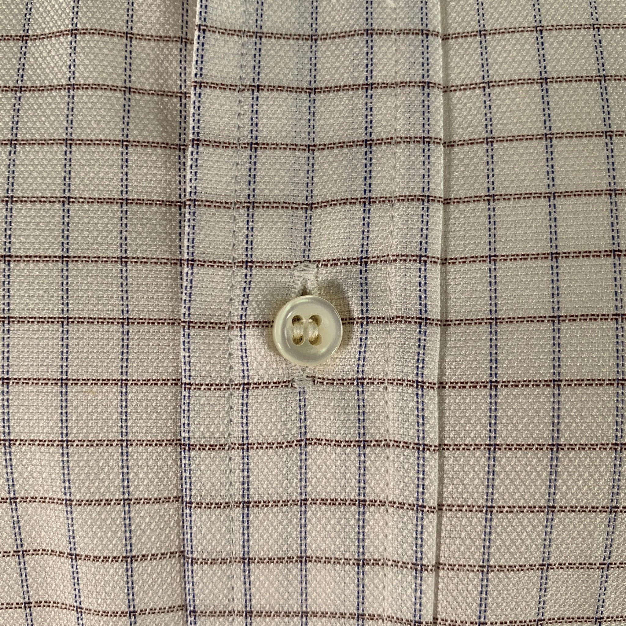 Camicia a maniche lunghe di Ermenegildo Zegna in tessuto di cotone a scacchi bianchi, blu e marroni, con colletto a punta e chiusura con bottoni.Ottime condizioni pre-recupero. 

Contrassegnato:   40 15 1/2 M 

Misure: 
 
Spalla: 18,5 pollici Petto: