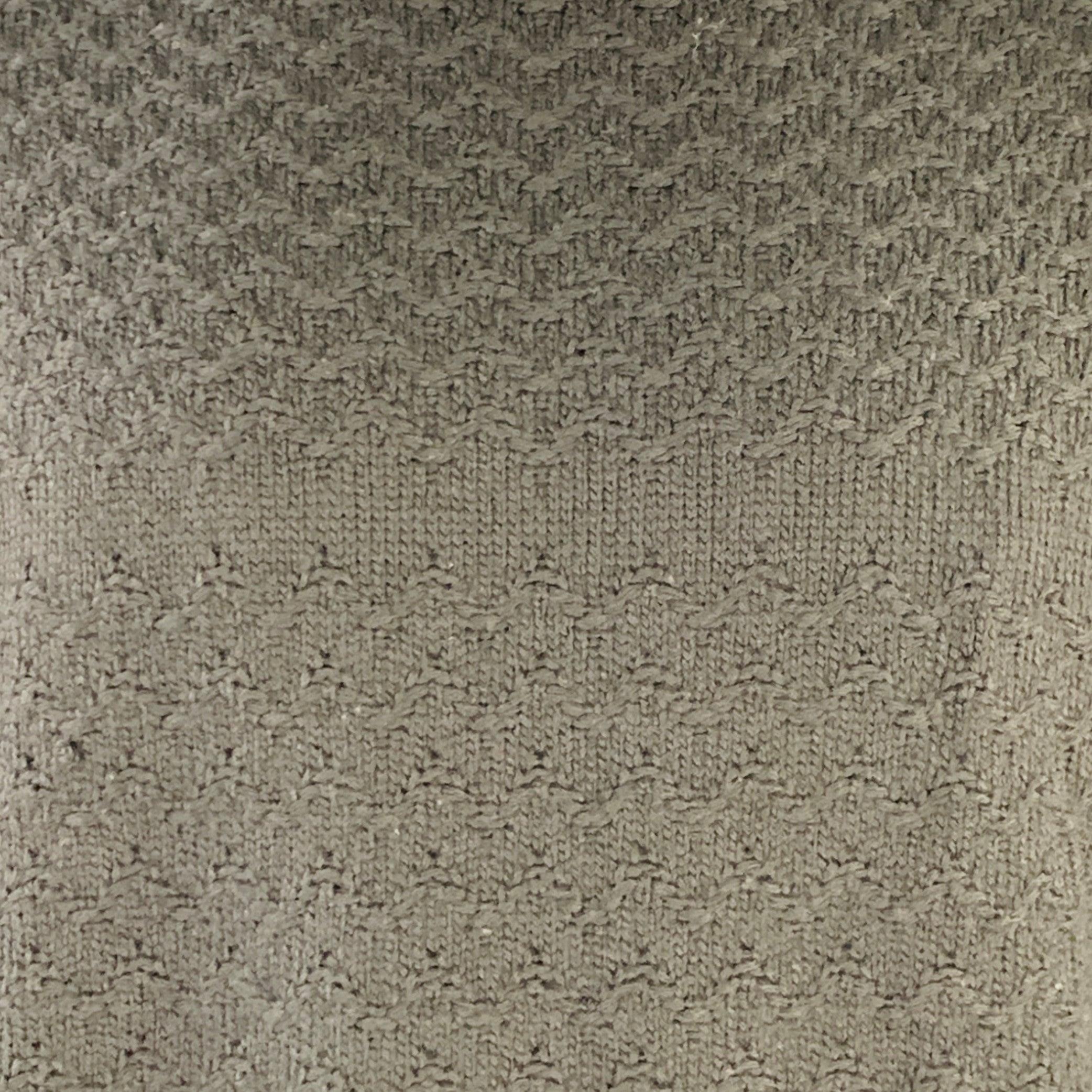 ERMENEGILDO Zegna pull-over
en maille de laine noire avec un motif en zig zag, des manches longues et un col roulé. Fabriqué en Italie. Excellent état. 

Marqué :   XL/54 

Mesures : 
 
Épaule : 19.5 pouces Poitrine : 50 pouces Manches : 26 pouces