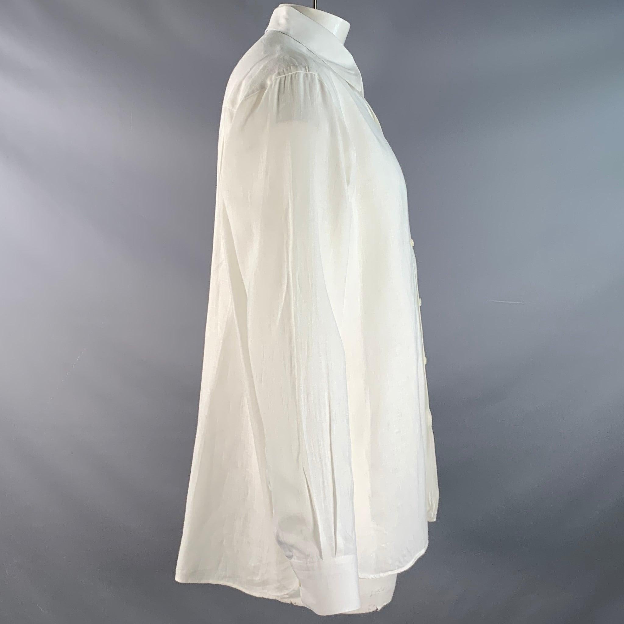 Camicia a maniche lunghe di Ermenegildo Zegna in tessuto di lino bianco con polsino rotondo e chiusura a bottoni.Ottime condizioni di usato. Piccoli segni di usura. 

Contrassegnato:   XXL 

Misure: 
 
Spalla: 21 pollici Petto: 54 pollici Manica: