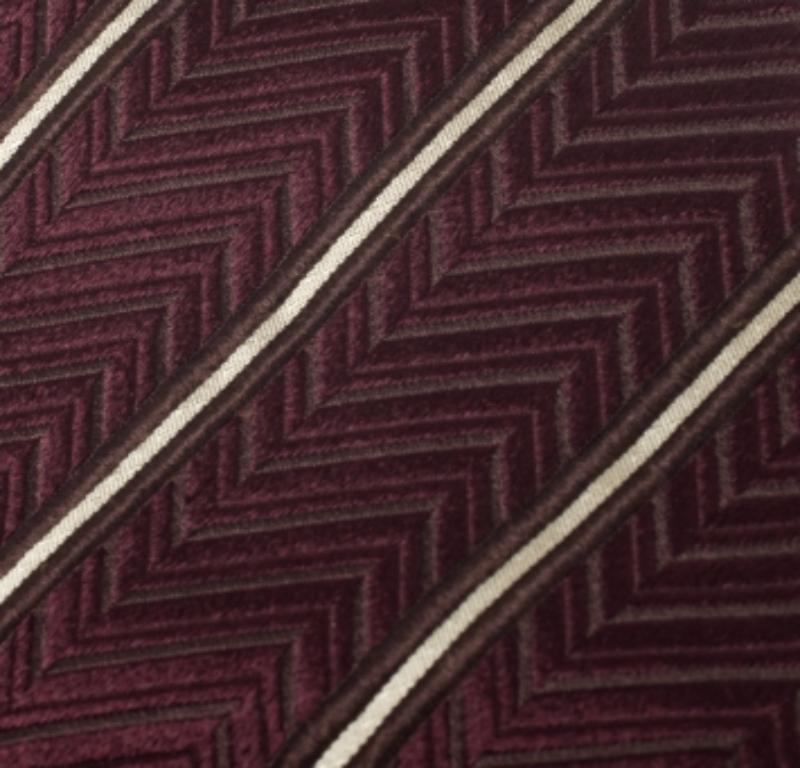 Nero Ermenegildo Zegna Vintage Burgundy Chevron Patterned Jacquard Silk Tie in vendita