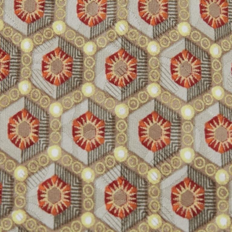Cette cravate Ermenegildo Zegna est un accessoire formel parfait qui présente un attrait pointu et moderne. Confectionné dans des matières luxueuses, il présente des motifs complexes et l'étiquette de la marque est soigneusement cousue au dos. Il ne