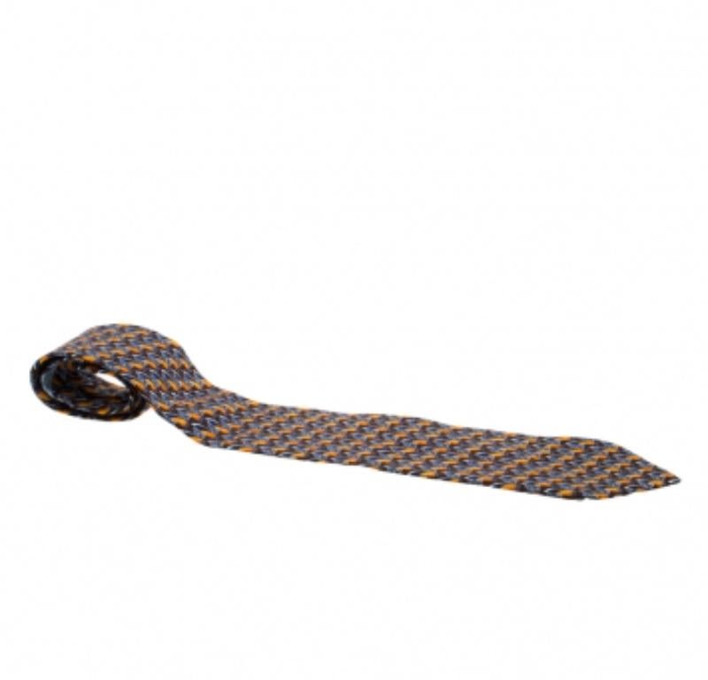 Es geht nichts über auffällige Accessoires, mit denen Sie Ihre Liebe zur Mode zeigen können. Diese Krawatte von Ermenegildo Zegna ist aus hochwertiger Seide gefertigt. Die Krawatte ist aus mehrfarbigem Jacquard gefertigt und verfügt über eine