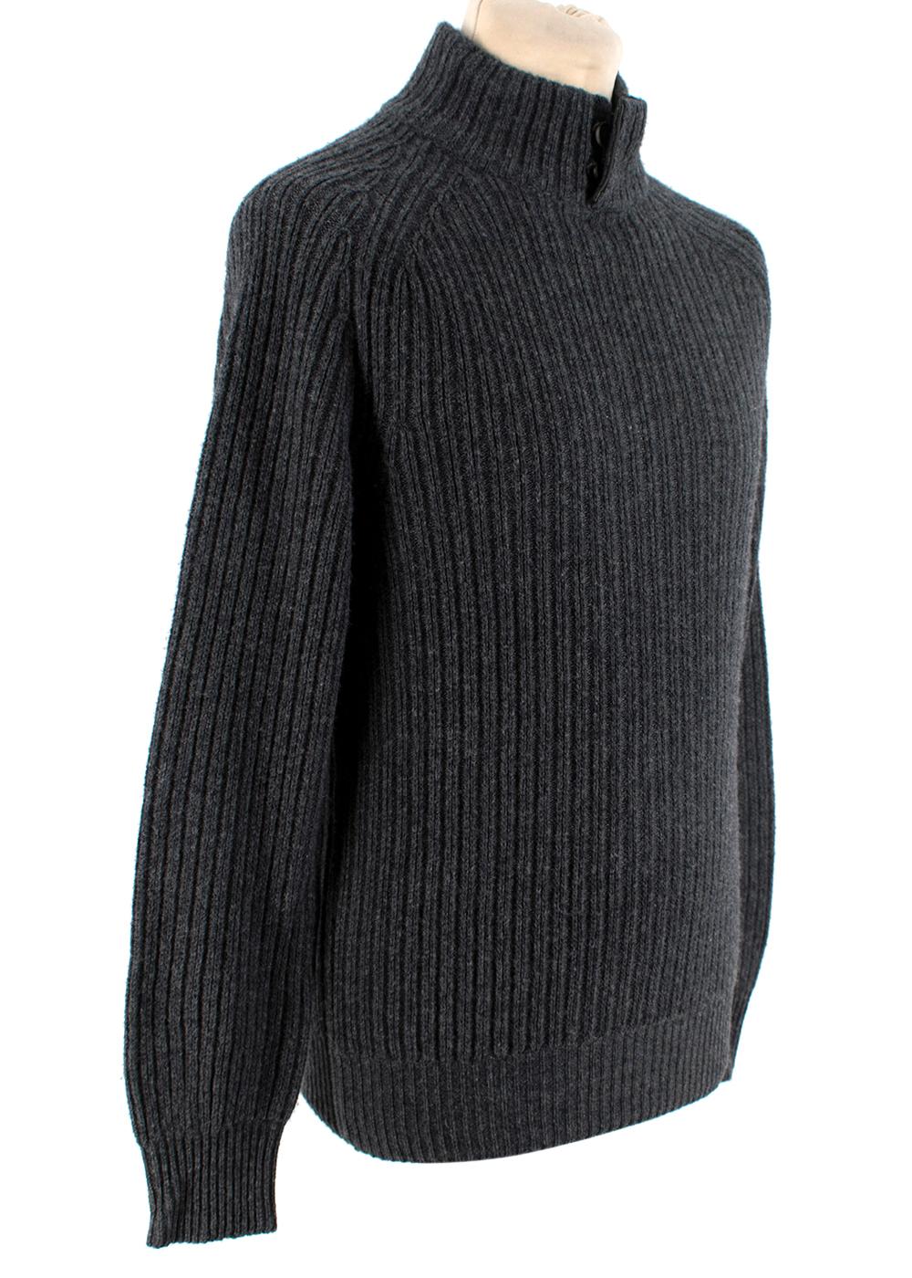 Ermenegildo Zegna Cashmere Blend Sweater 

- A Knitted grey sweater with high neckline
- Buttoned collar 
- Extremely soft touch fabric

Material:
80% Wool 
20% Cashmere 
Trims: 
100% Ovine Leather 

Professional cleaning only

PLEASE NOTE, THESE