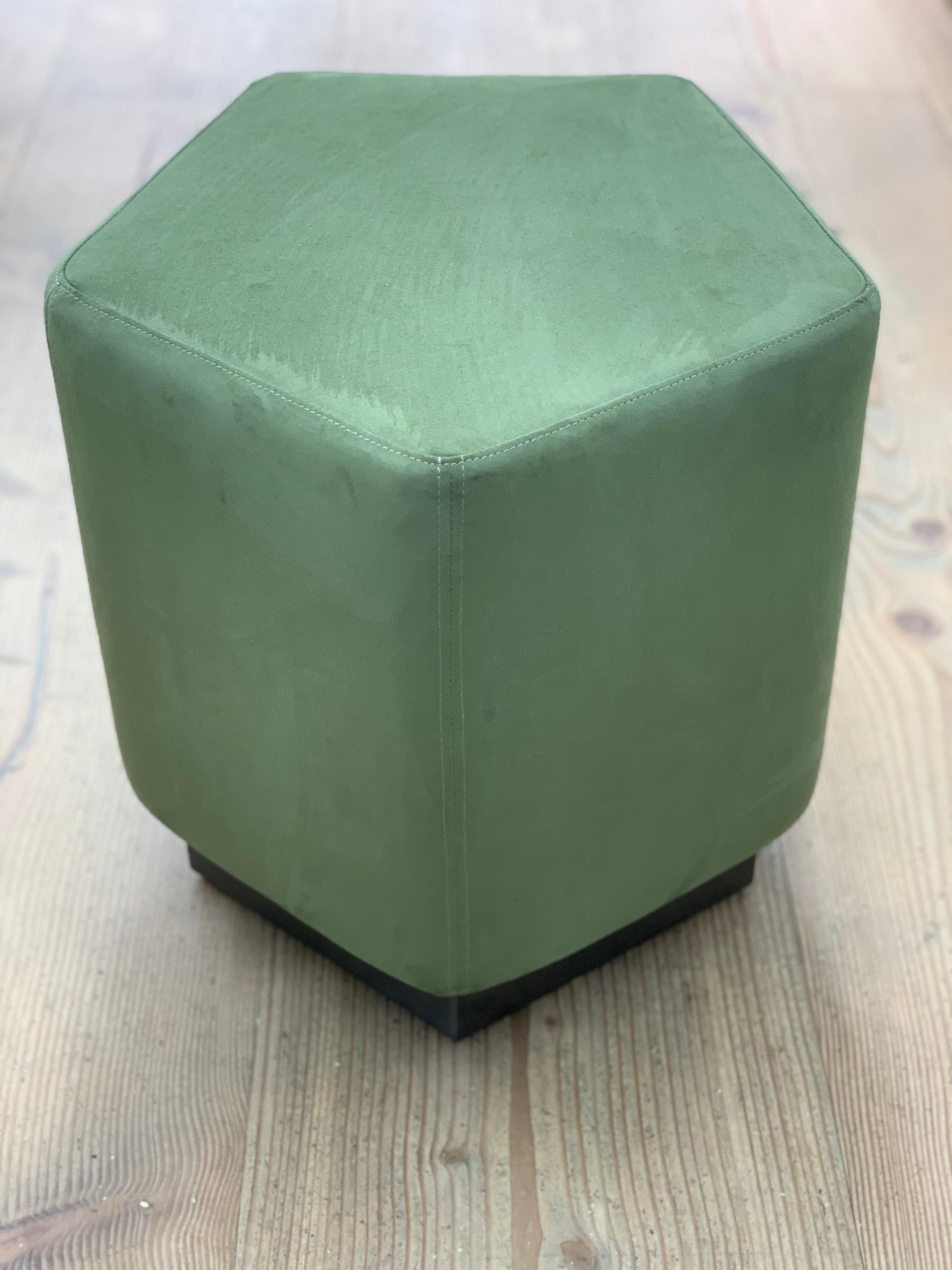 Ermes Pentagon Pouf Green Ultra Suede and Antique Brass Plinth In New Condition For Sale In London, GB