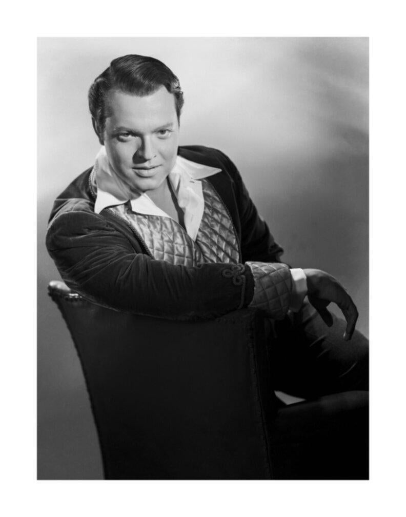 Ernest Bachrach Black and White Photograph – Orson Welles im Studio