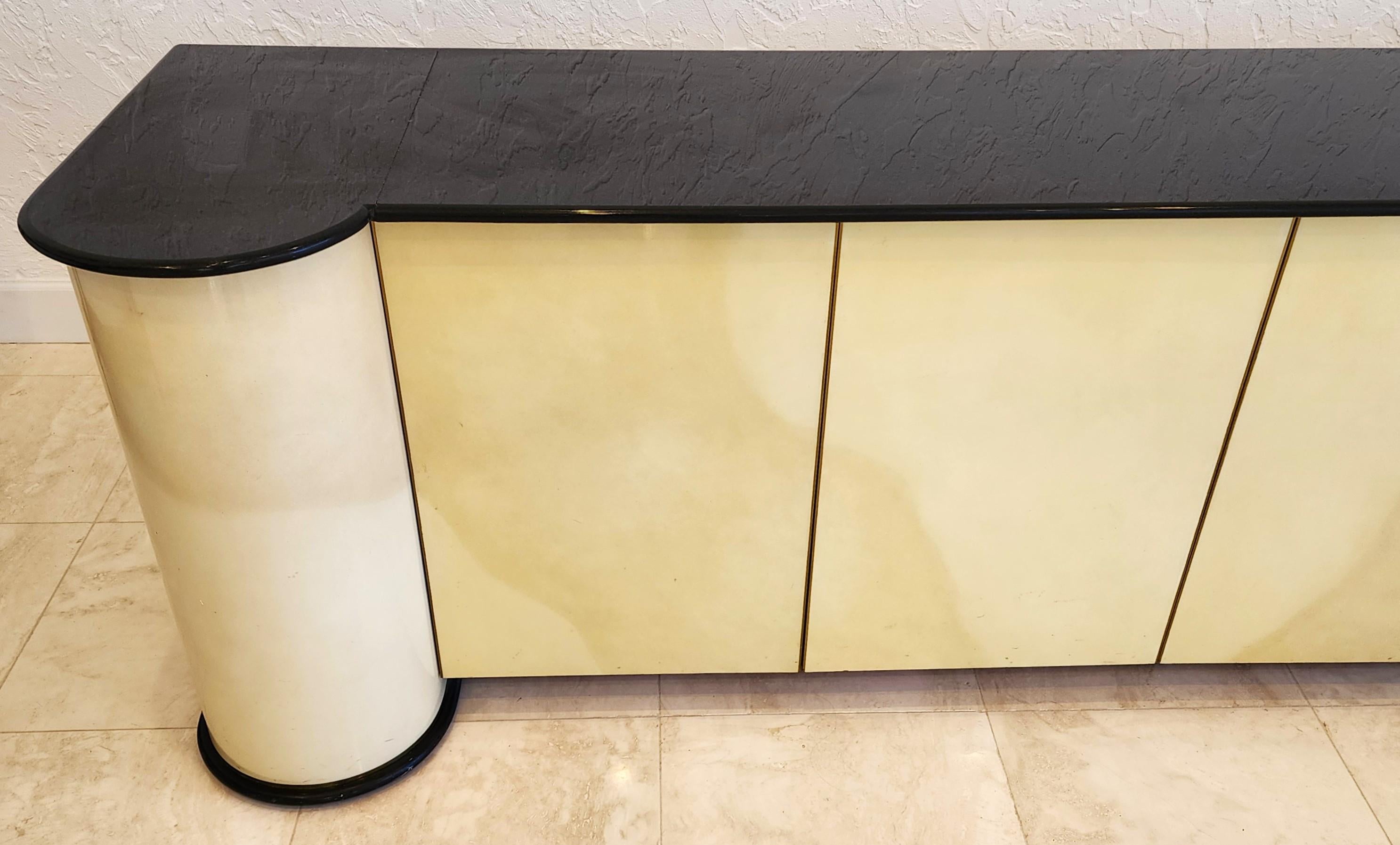 Hollywood Regency Credenza in pelle di capra Ernest C. Masi Stile Karl Springer in vendita