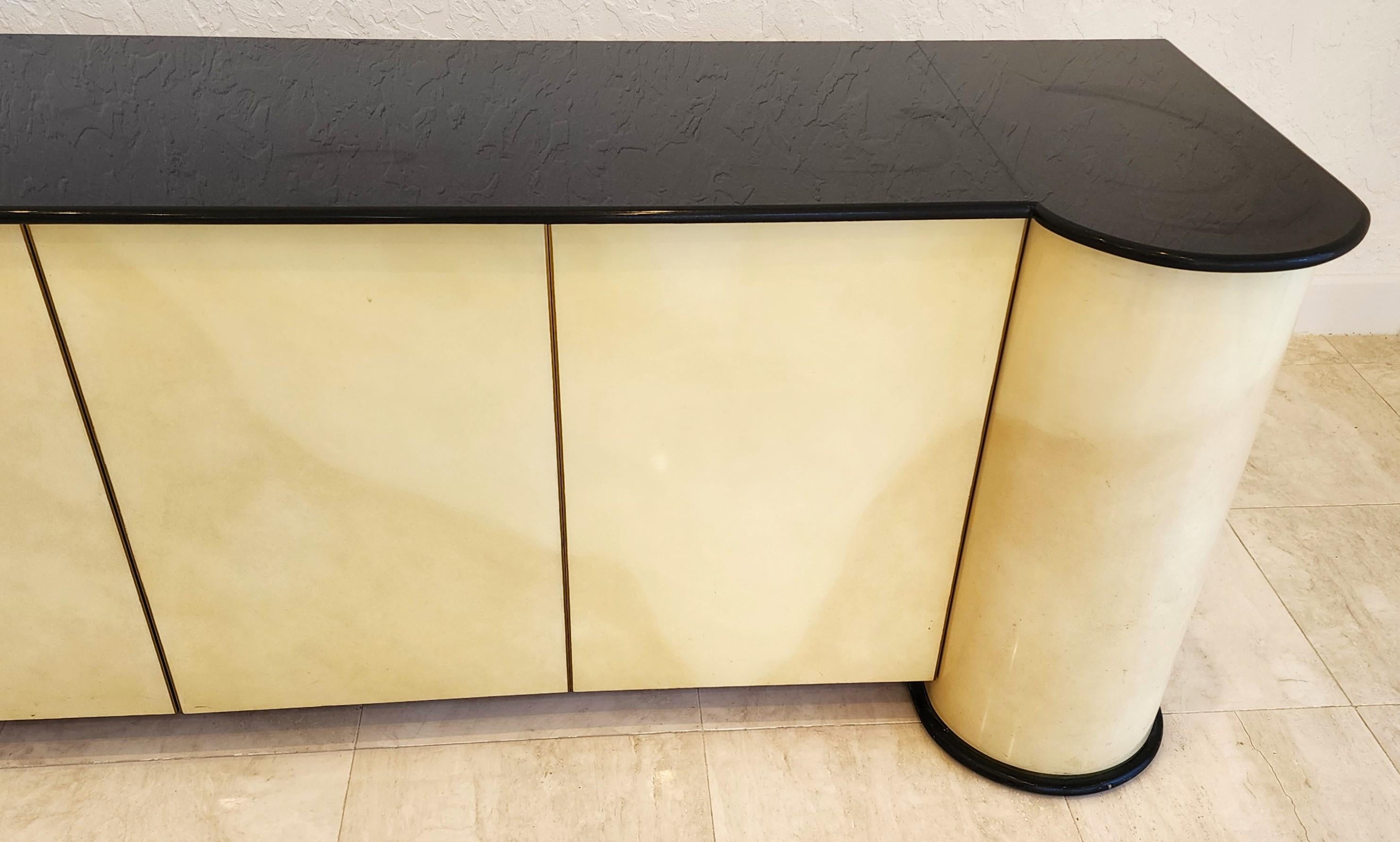 Credenza in pelle di capra Ernest C. Masi Stile Karl Springer In condizioni buone in vendita a Lake Worth, FL