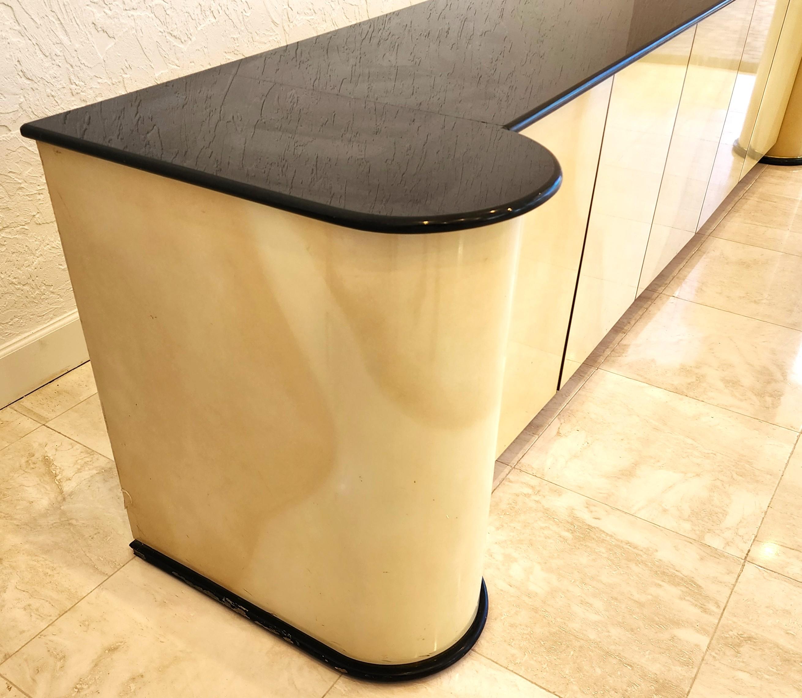Fine XX secolo Credenza in pelle di capra Ernest C. Masi Stile Karl Springer in vendita