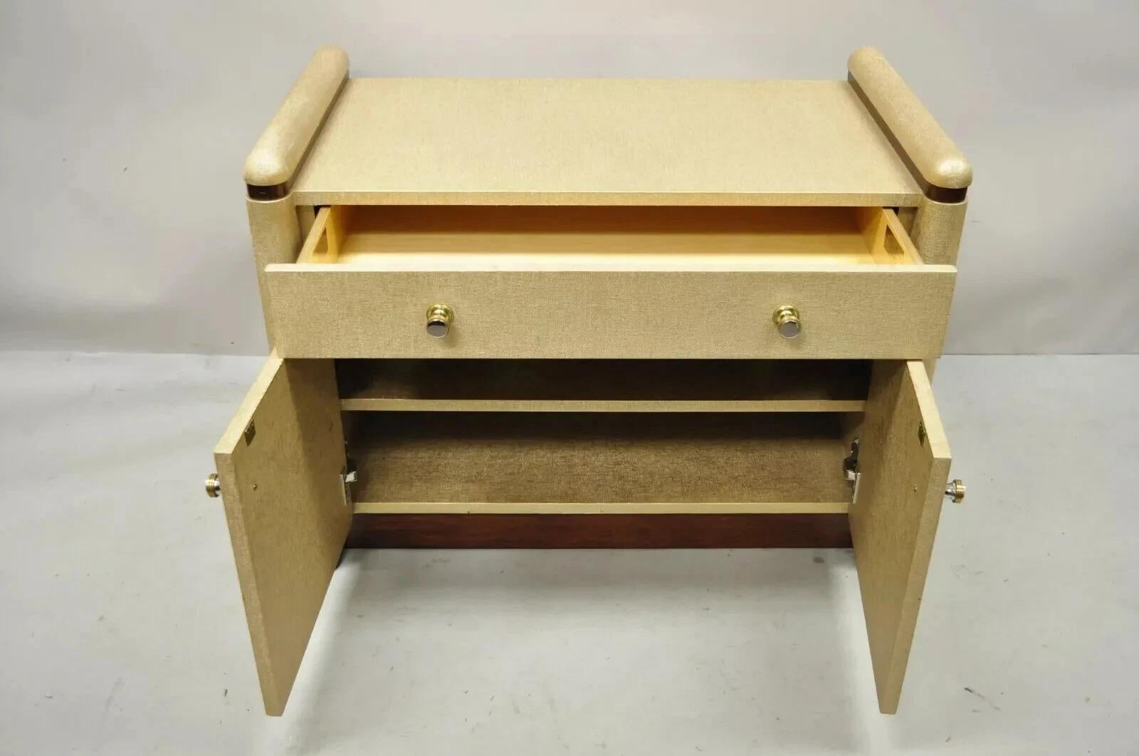 Bois Ernest C Masi table de chevet de style Art Déco en raphia doré en vente