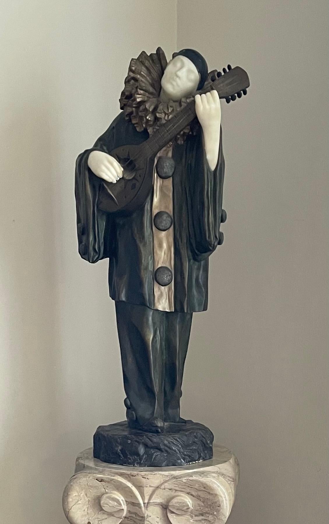   ERNEST GAZAN Figurative Sculpture – Pierrot