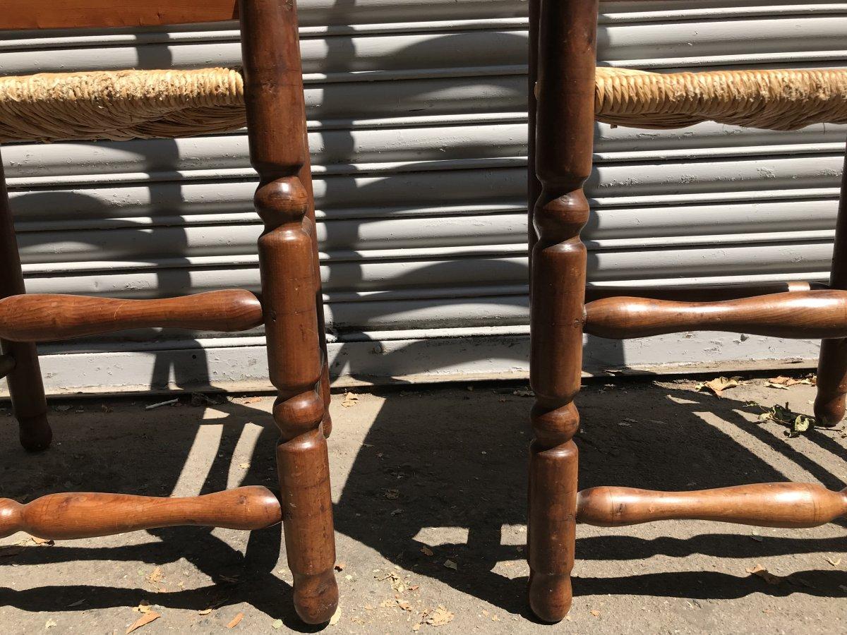 Ernest Gimson, a Pair of Yew Wood Ladder Back and Bobbin Turned Armchairs For Sale 3