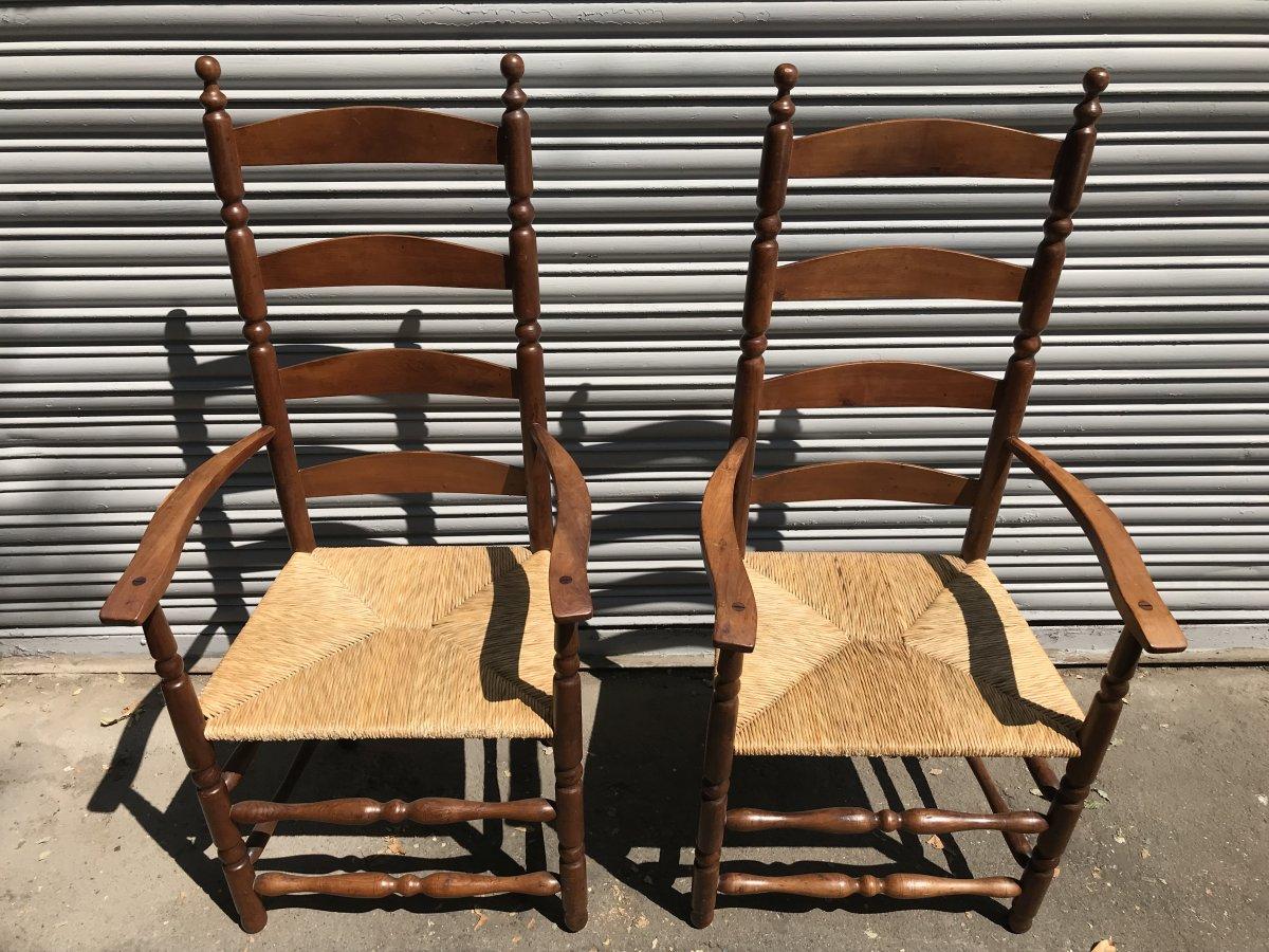 Arts and Crafts Ernest Gimson, paire de fauteuils en bois d'if à dossier en échelle et à dossier tourné Bobbin en vente