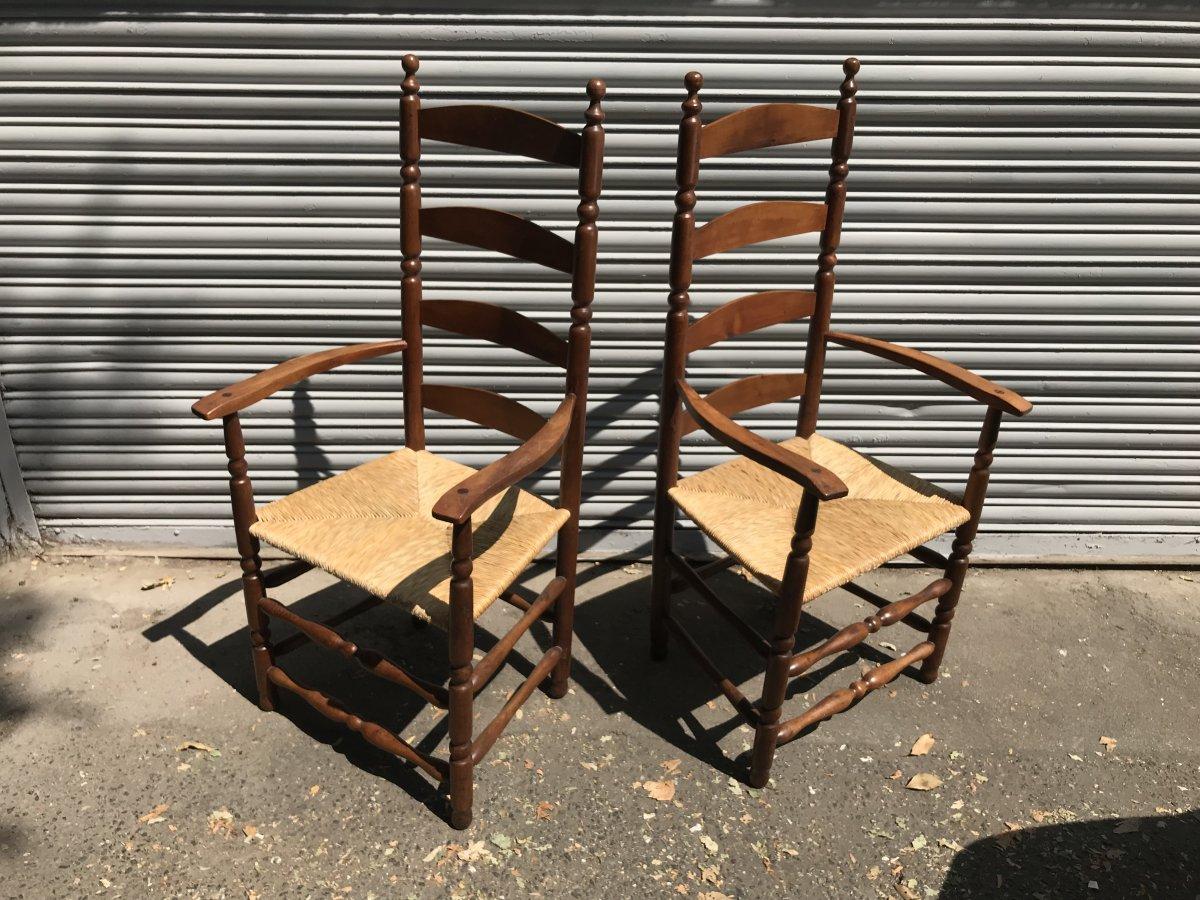 Ernest Gimson, ein Paar Eibenholz-Sessel mit Leiterrücken und Bobbin-Sesseln (Handgefertigt) im Angebot