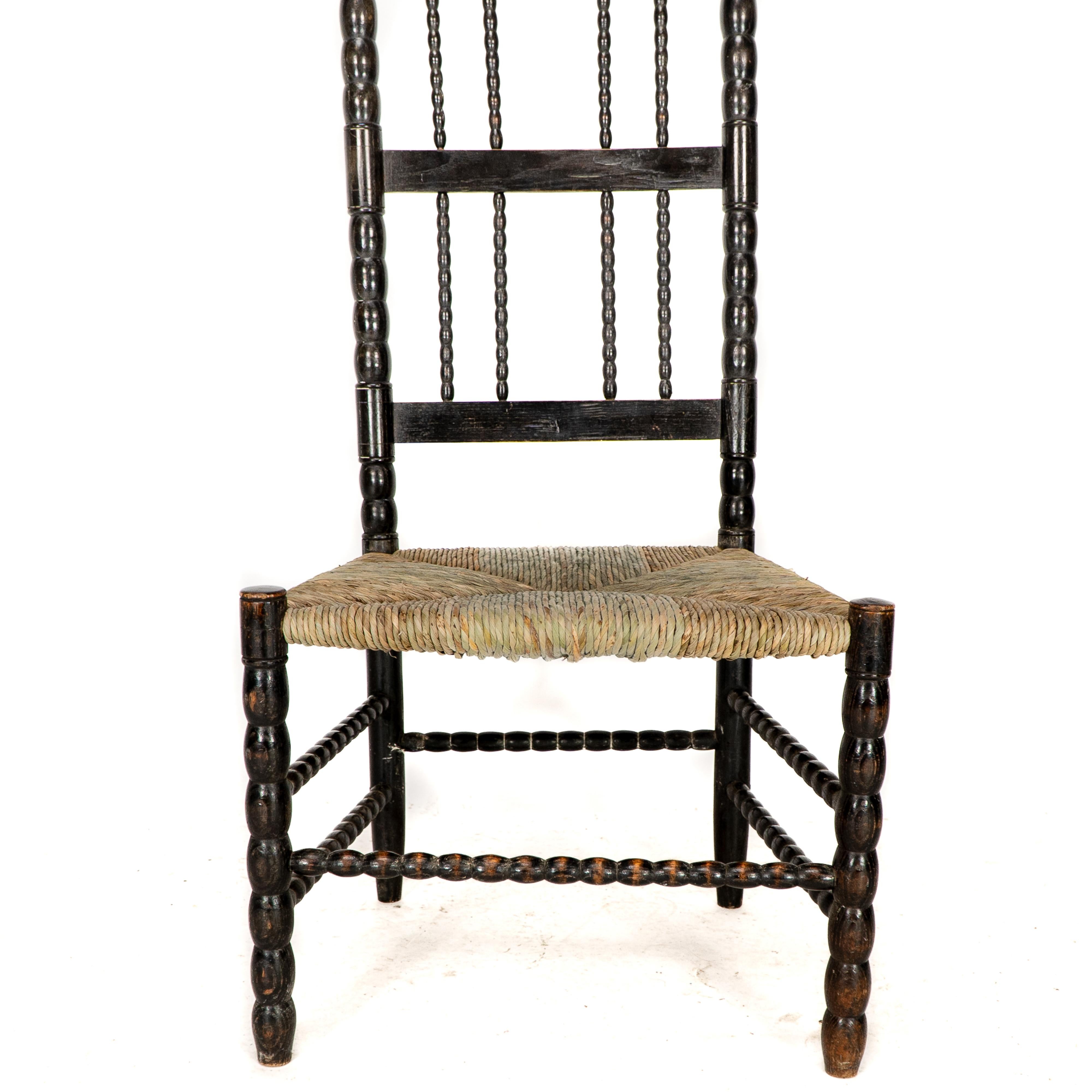 Ernest Gimson. Rare fauteuil bas de l'école Cotswold en bois d'ébène tourné en bobbin en vente 3