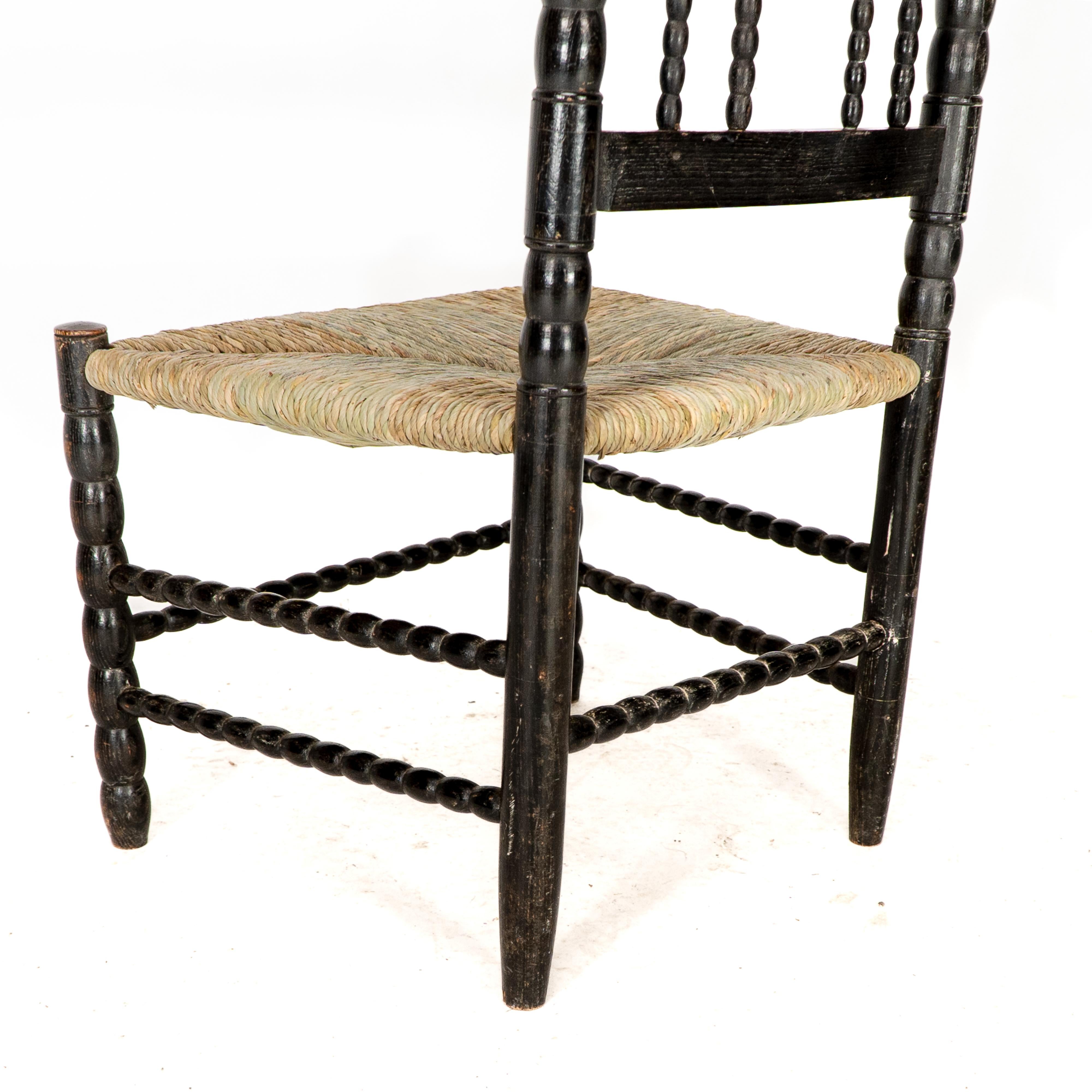 Ernest Gimson. Rare fauteuil bas de l'école Cotswold en bois d'ébène tourné en bobbin en vente 7