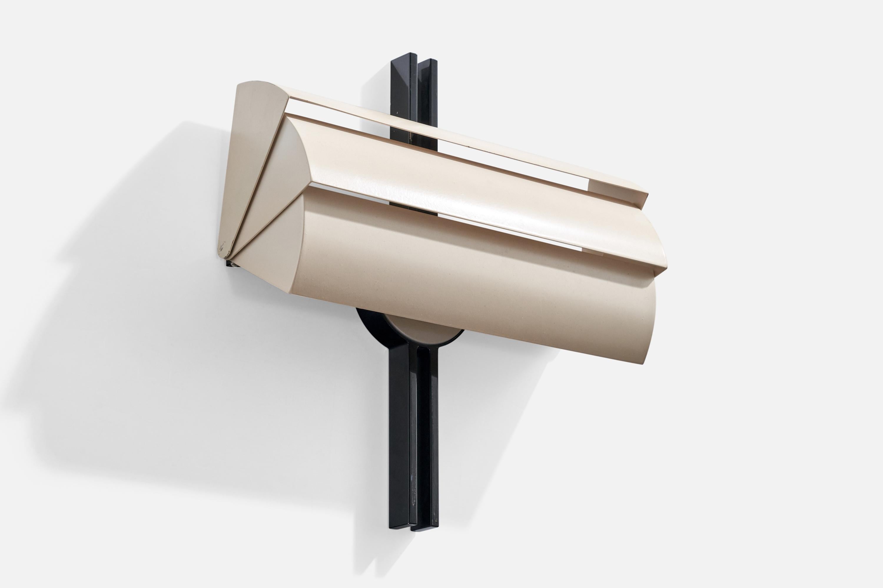 Ernest Gismondi, Wall Lights, Metall, Italien, 1980er im Zustand „Gut“ im Angebot in High Point, NC