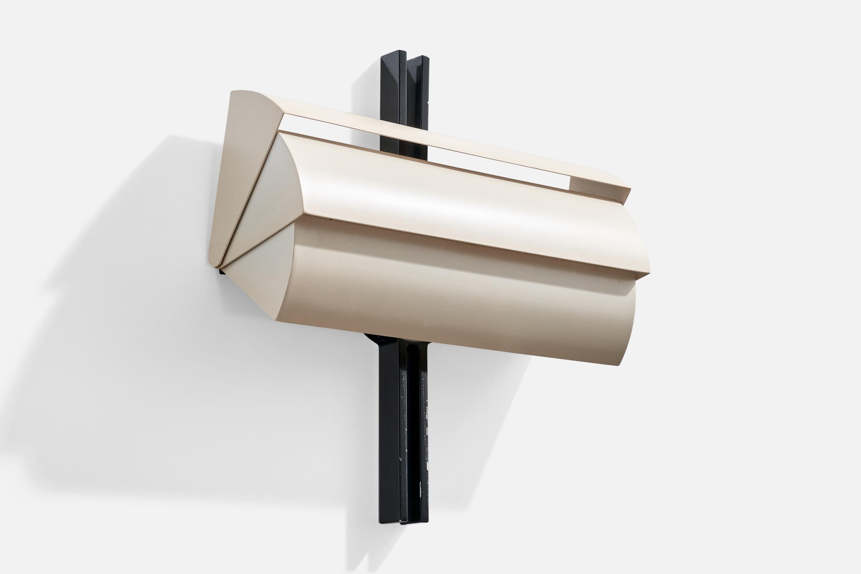Ernest Gismondi, Wall Lights, Metall, Italien, 1980er im Zustand „Relativ gut“ im Angebot in High Point, NC
