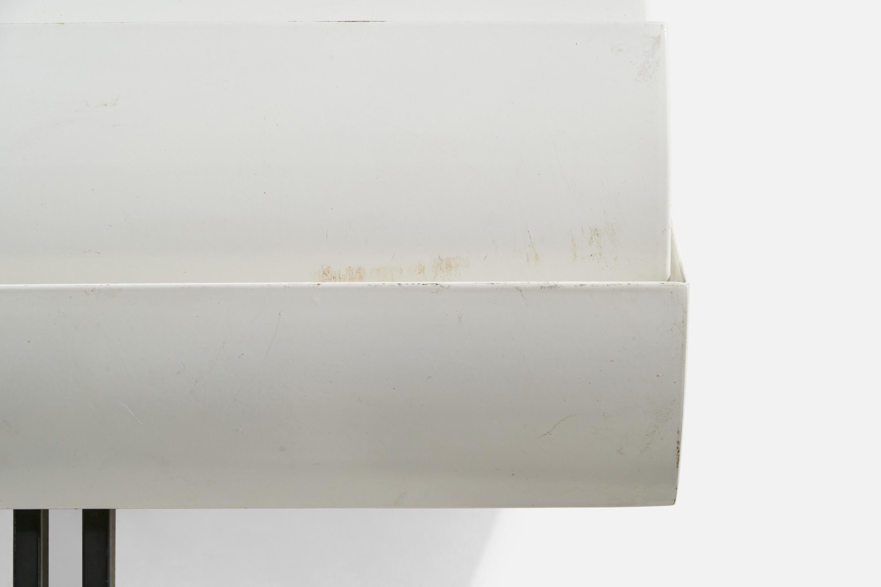 Ernest Gismondi, Wall Lights, Metall, Italien, 1980er im Zustand „Gut“ im Angebot in High Point, NC