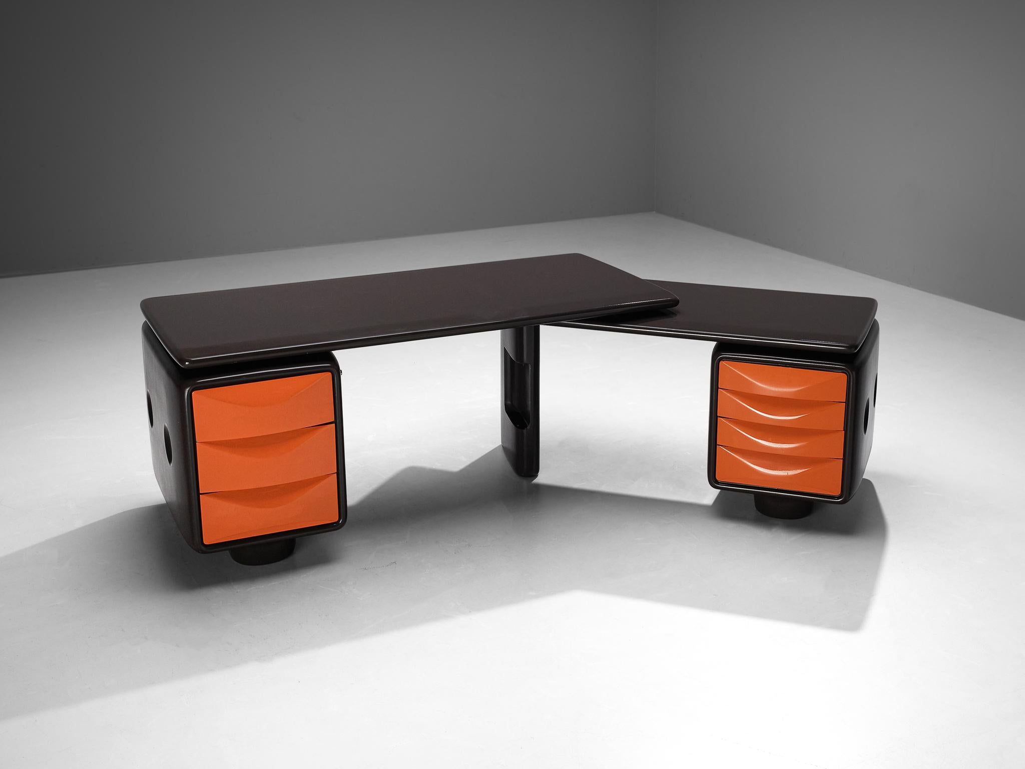 Ernest 'Igl' Hofmann for Wilhelm Werndl, corner desk, model 'Jet', fiberglass, Germany, design 1970 

This design truly fits within the ethos of the seventies – a bright and bold era – featuring the commonly used material of that time named