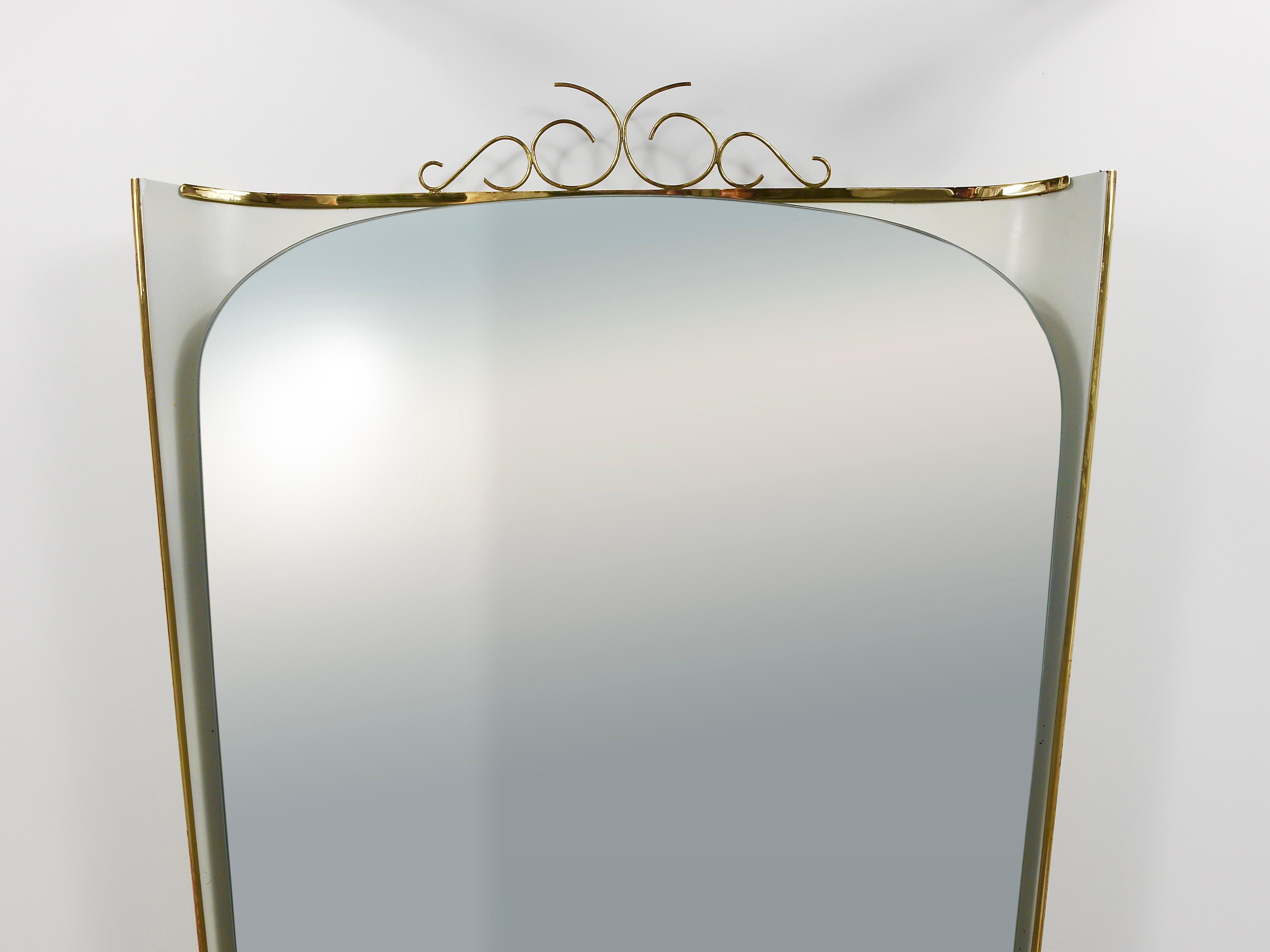 Espejo de pared Ernest Igl iluminado de mediados de siglo con corona de latón, de Hillebrand siglo XX en venta