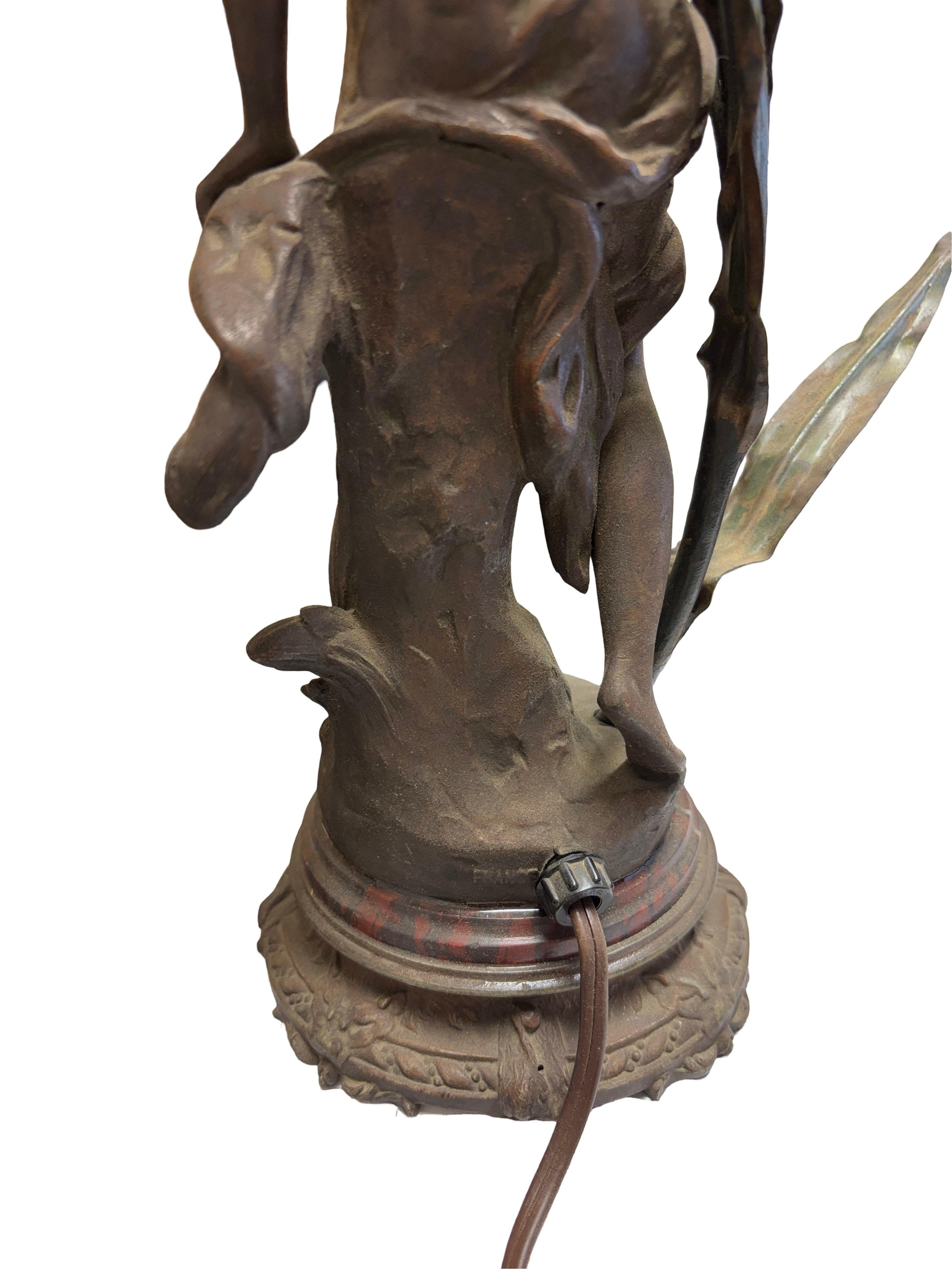 Lampada da tavolo con scultura in Zamac 
