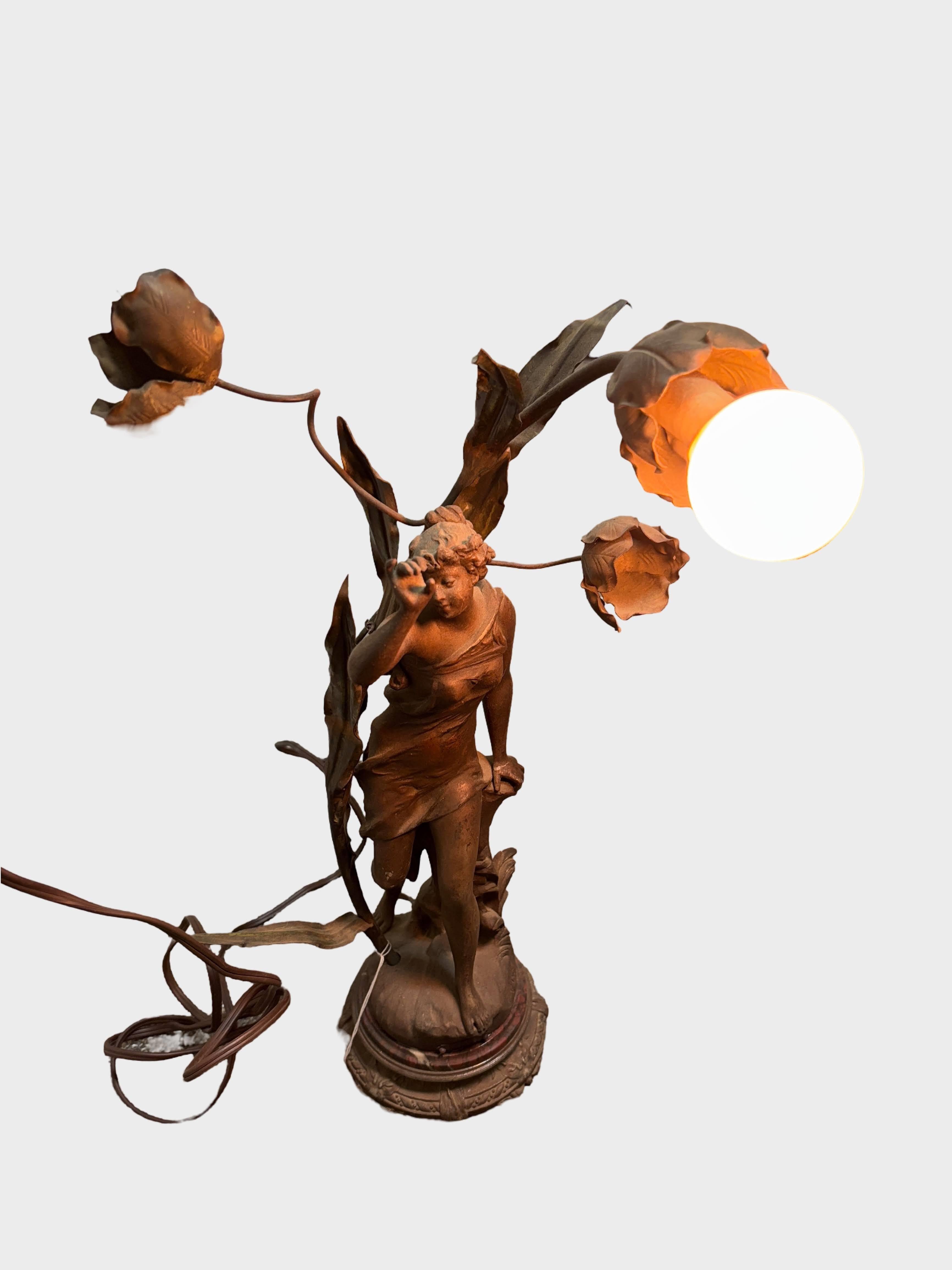 Lampada da tavolo con scultura in Zamac 