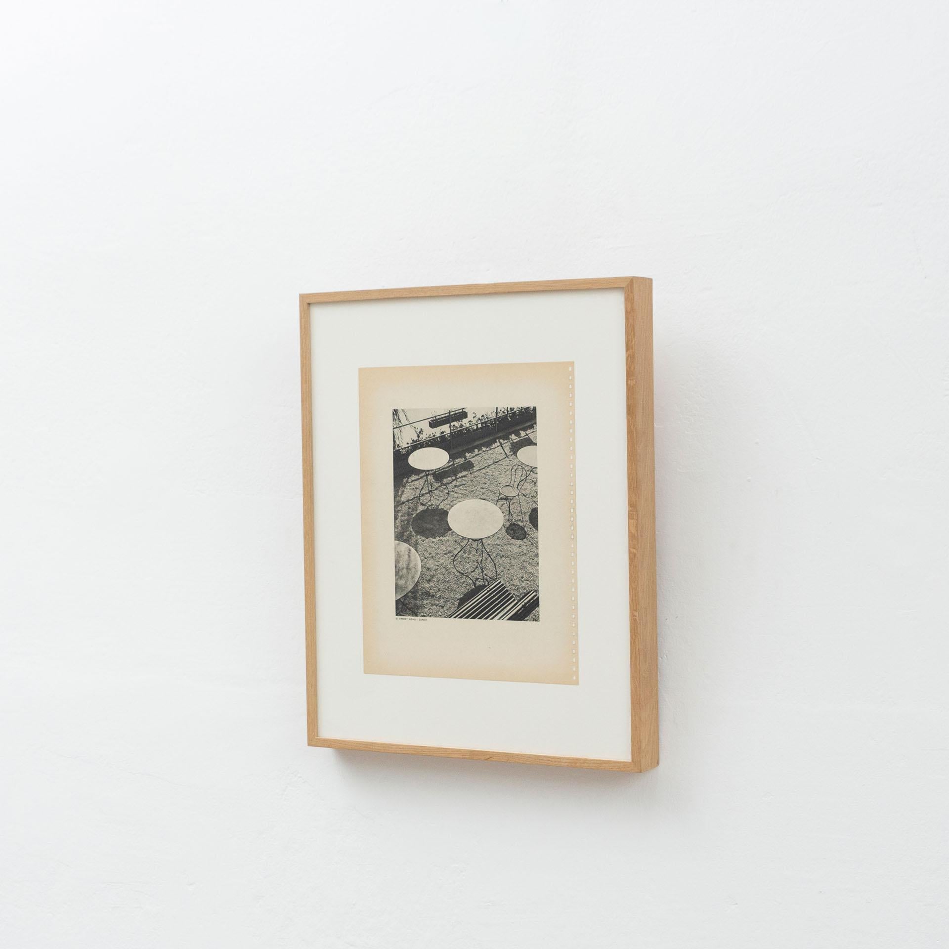 Ernest Koehli „Picnic Tables“ Vintage-Fotogravur, um 1947 im Zustand „Gut“ im Angebot in Barcelona, Barcelona