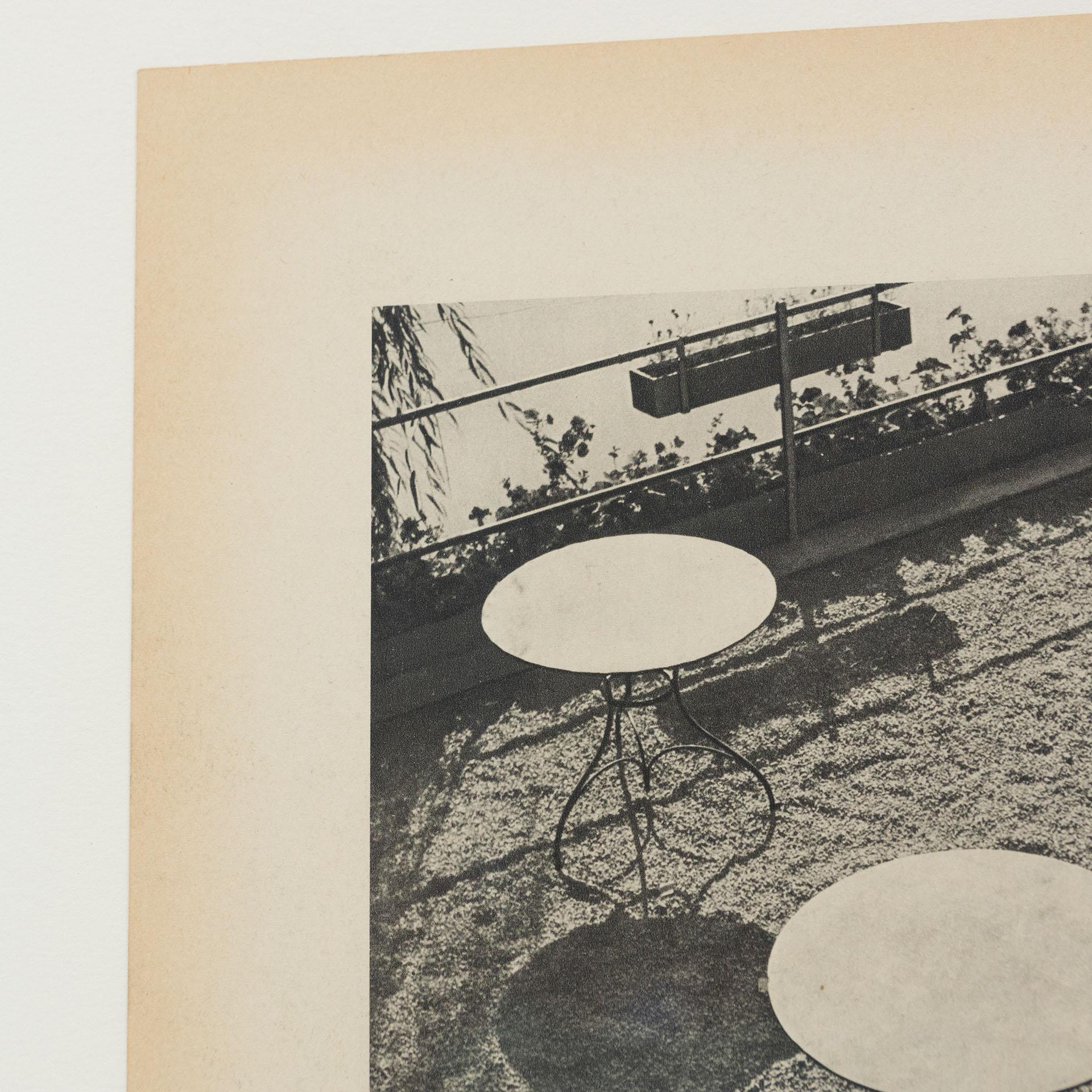 Ernest Koehli „Picnic Tables“ Vintage-Fotogravur, um 1947 (Glas) im Angebot