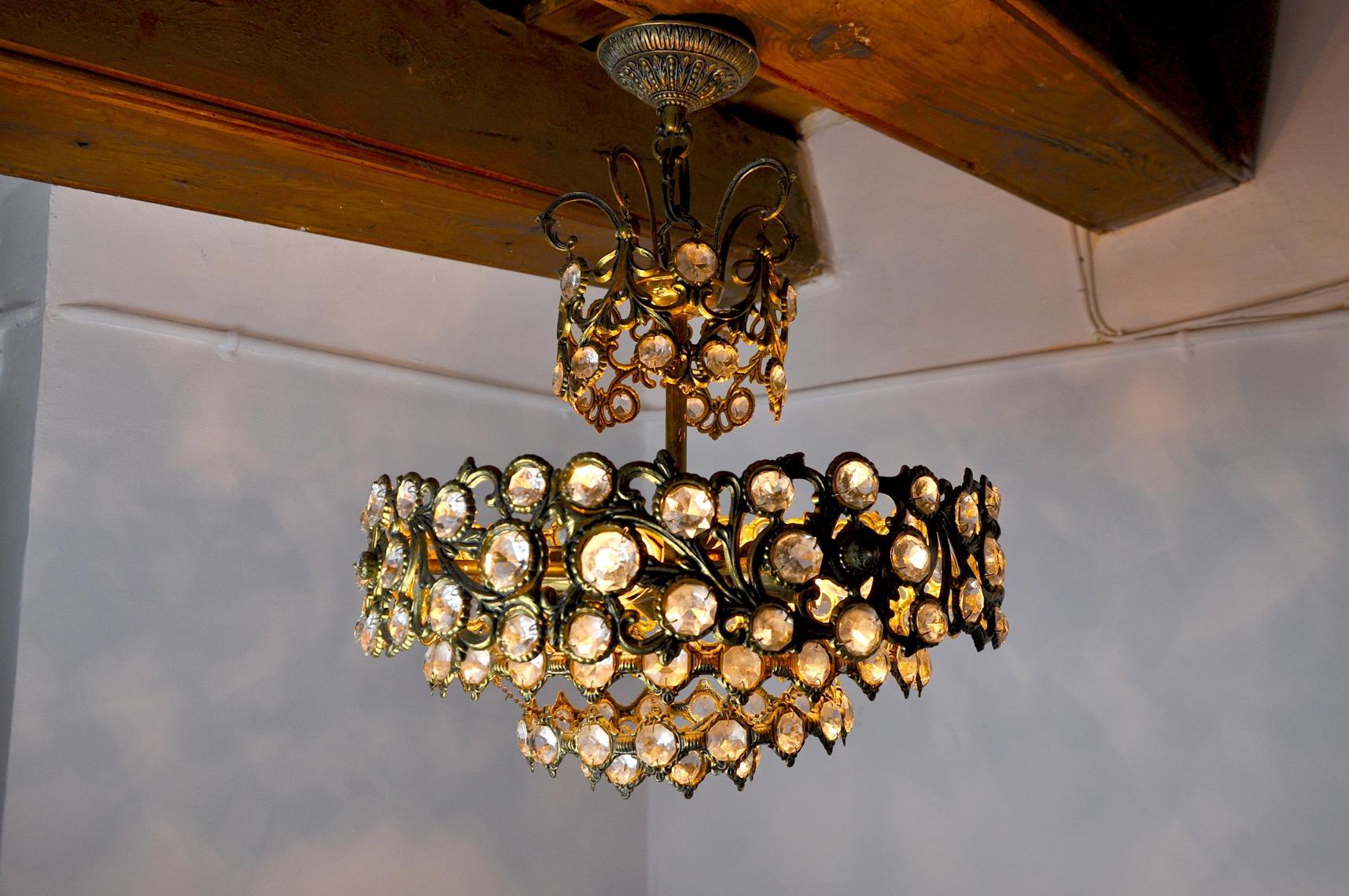 Rare and large palwa chandelier designated by ernest palm and produced in the 60s in barcelona. Golden structure composed of cut crystals in perfect condition. Rare design object that will illuminate your interior wonderfully. Electricity checked,