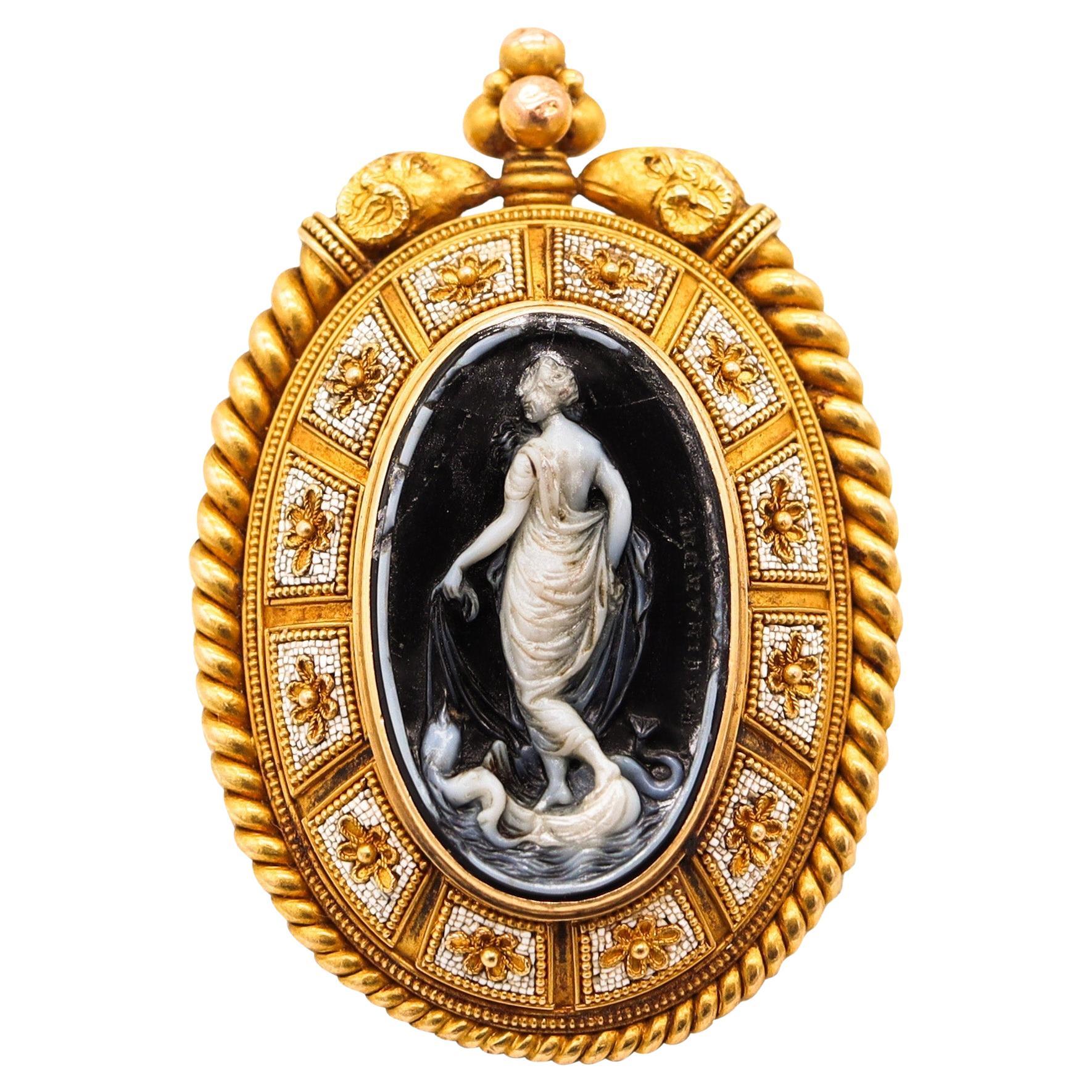 ERNEST PIERRET 1880 Spilla con ciondolo a micro mosaico etrusco in oro 18Kt e sardonica in vendita