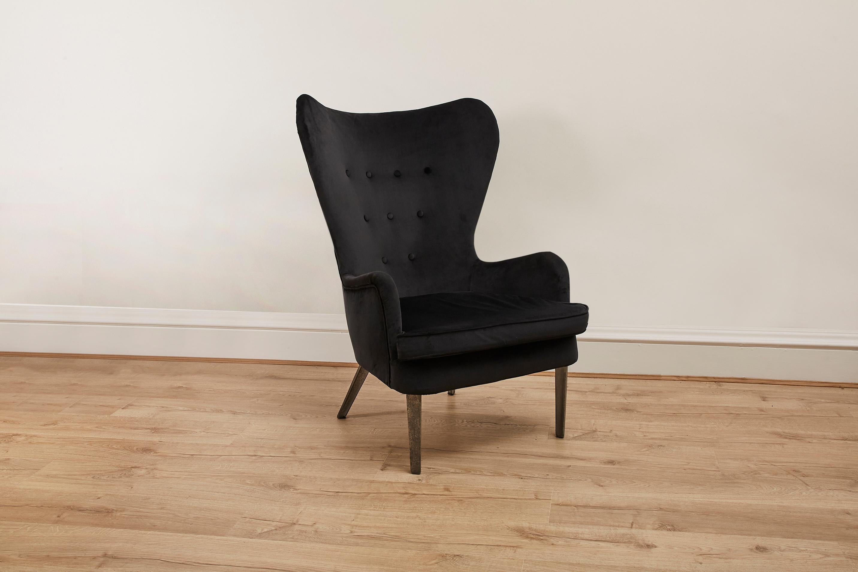 Vintage 'DA 1' armchair by Ernest Race for Race Furniture, Circa 1946. - England.

Rare 1st production, with aluminium legs & coil spring seat newly upholstered in black velvet. 

About the designer: 
Ernest Race (1913-1964) Probably the most