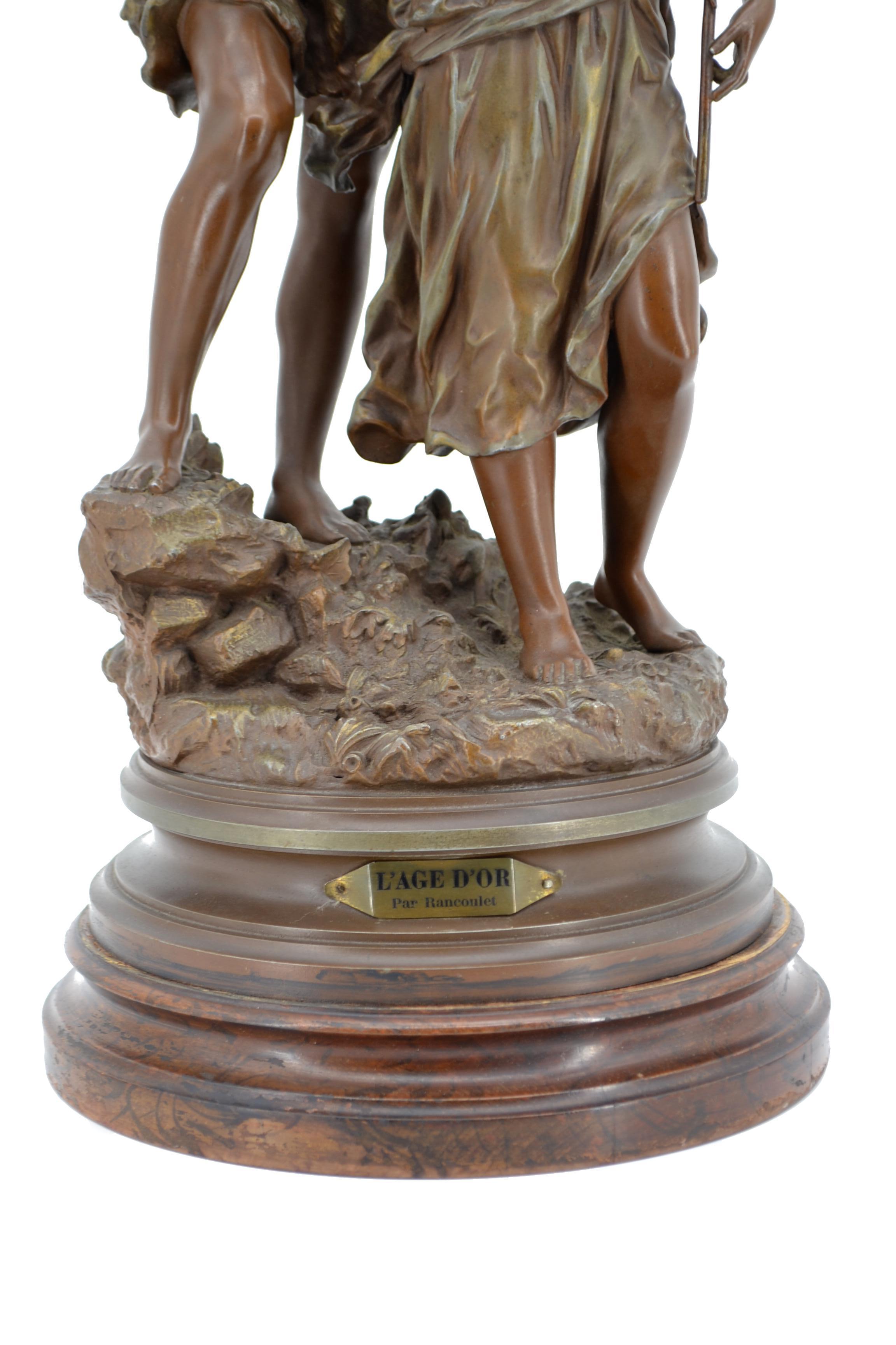 Ernest Rancoulet - Skulpturengruppe eines Mannes und einer Frau L' Age d'or 1870 - 1915 (Handgeschnitzt) im Angebot