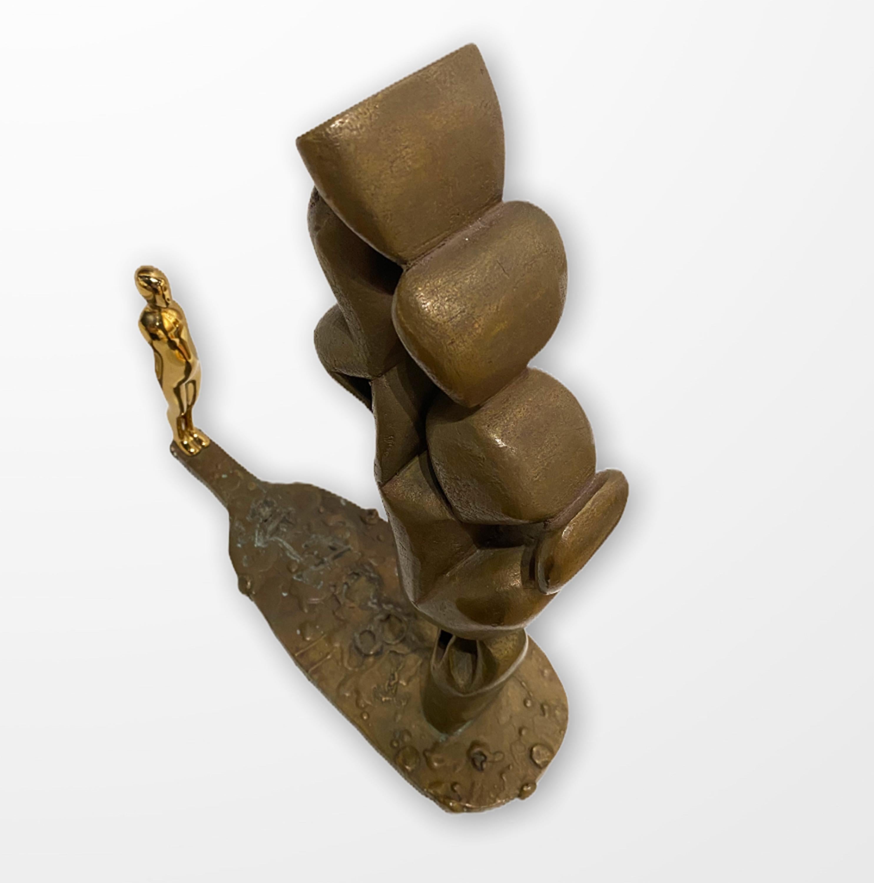 Fallender Mann und Form (Gold), Figurative Sculpture, von Ernest Tino Trova