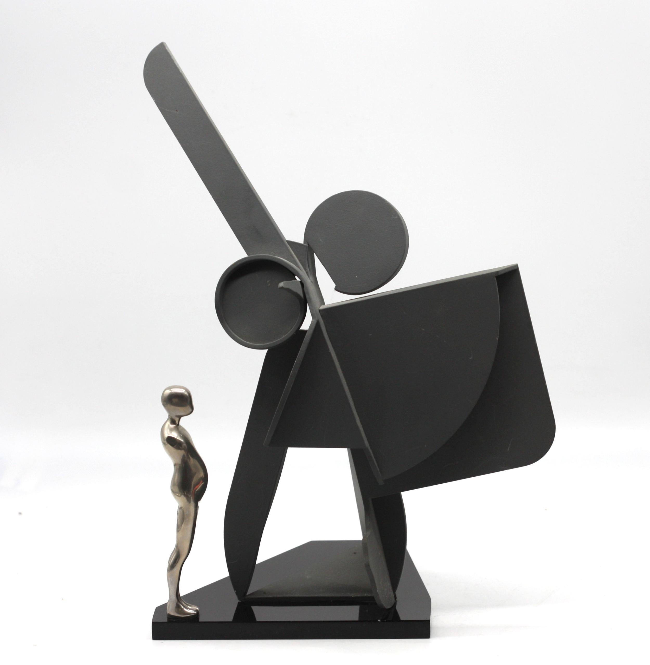 
Ernest Trova, (americano, 1927-2009)
Maquette, #83 con figura da 6 pollici (uomo che cade),
il lato inferiore con il monogramma Trova, numerato 6 di 6, datato 1987, acciaio verniciato laminato a freddo, figura in acciaio lucidato
Altezza 14,5