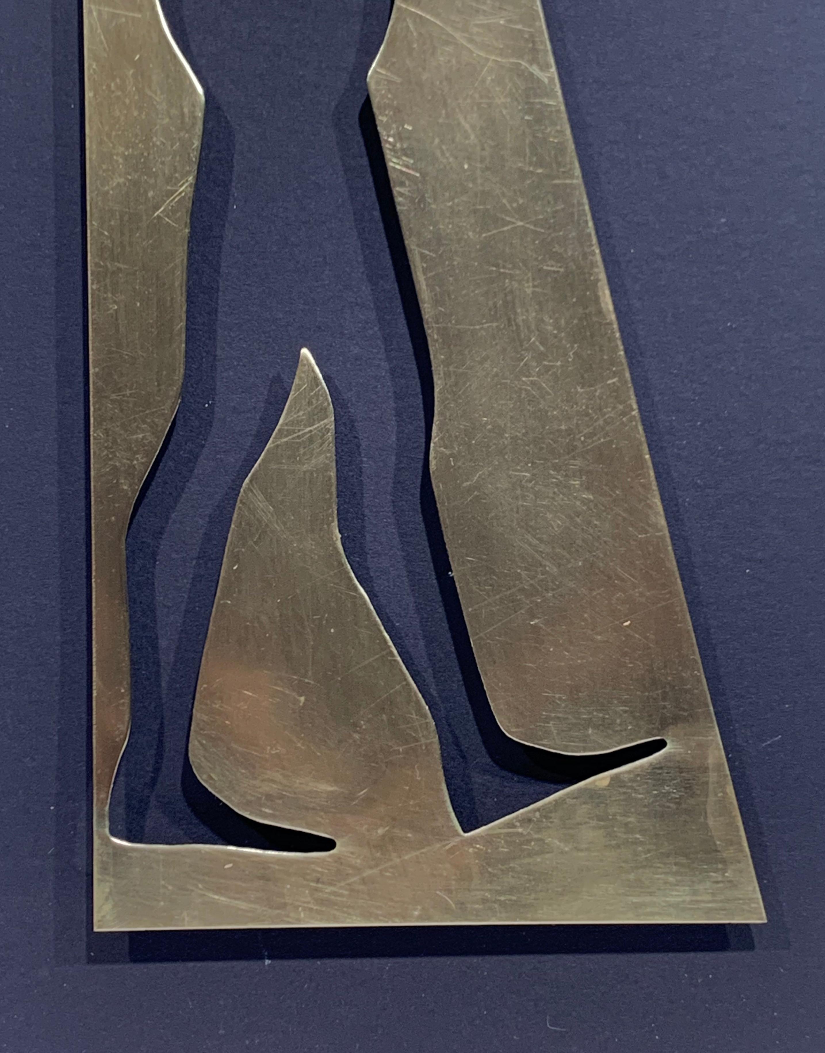 Walking Man mit Schnalle (Schwarz), Abstract Sculpture, von Ernest Trova