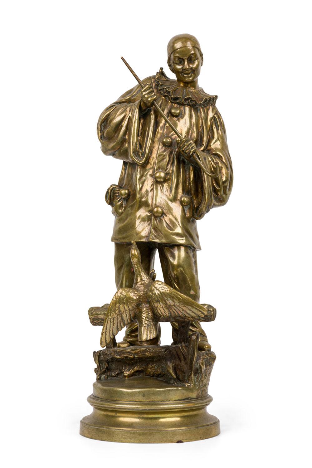 Figura continentale belga (fine XIX secolo) in bronzo di Pierrot (forse Jean-Gaspard Deburau) vestito da arlecchino che gioca con un'anatra su base rotonda (firmata ERNEST WANTE)