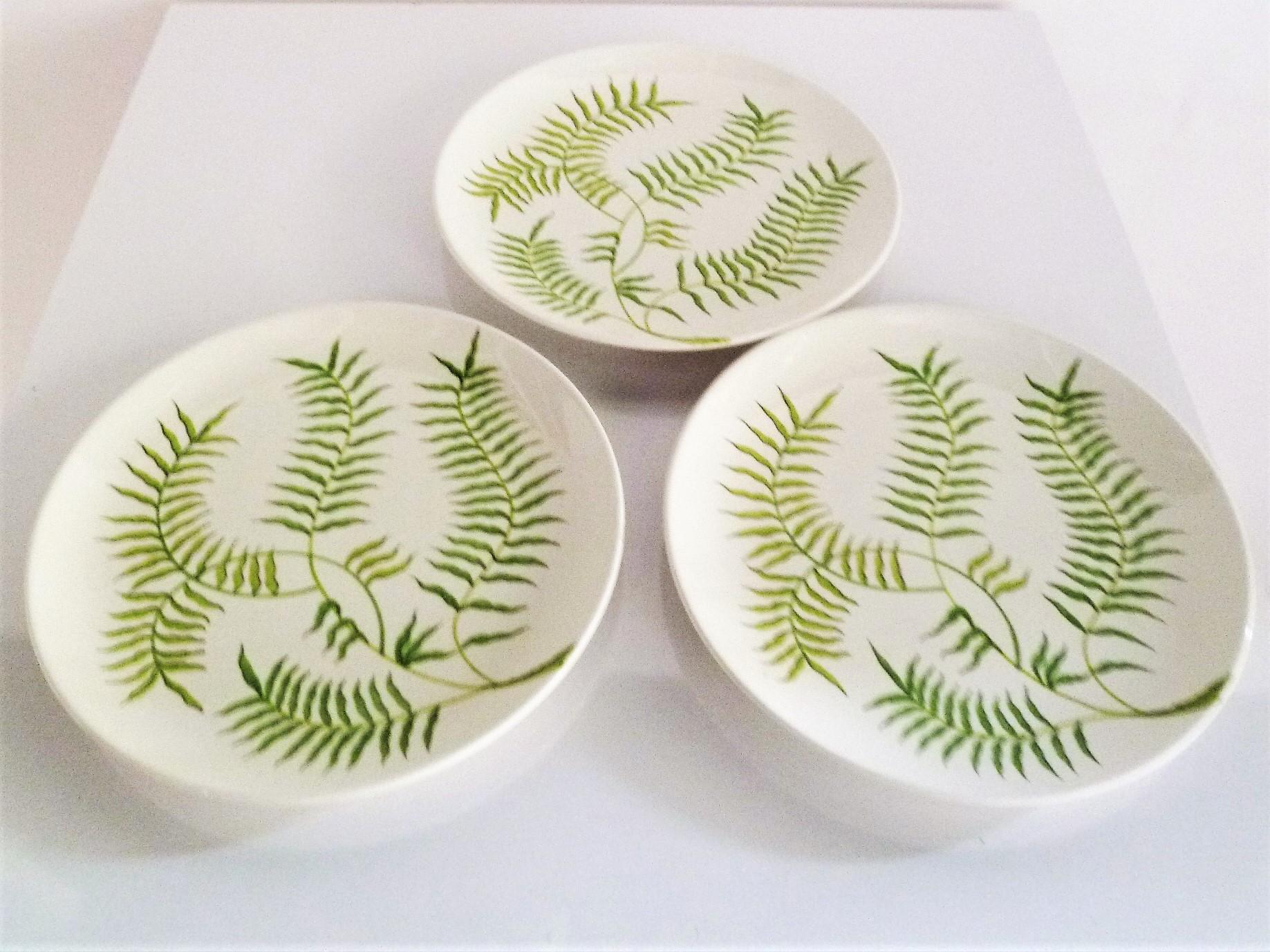 Italian Ernestine Ceramiche 8 Dinner / Serving Plates Fern Pattern Salerno, Italy, 1960s