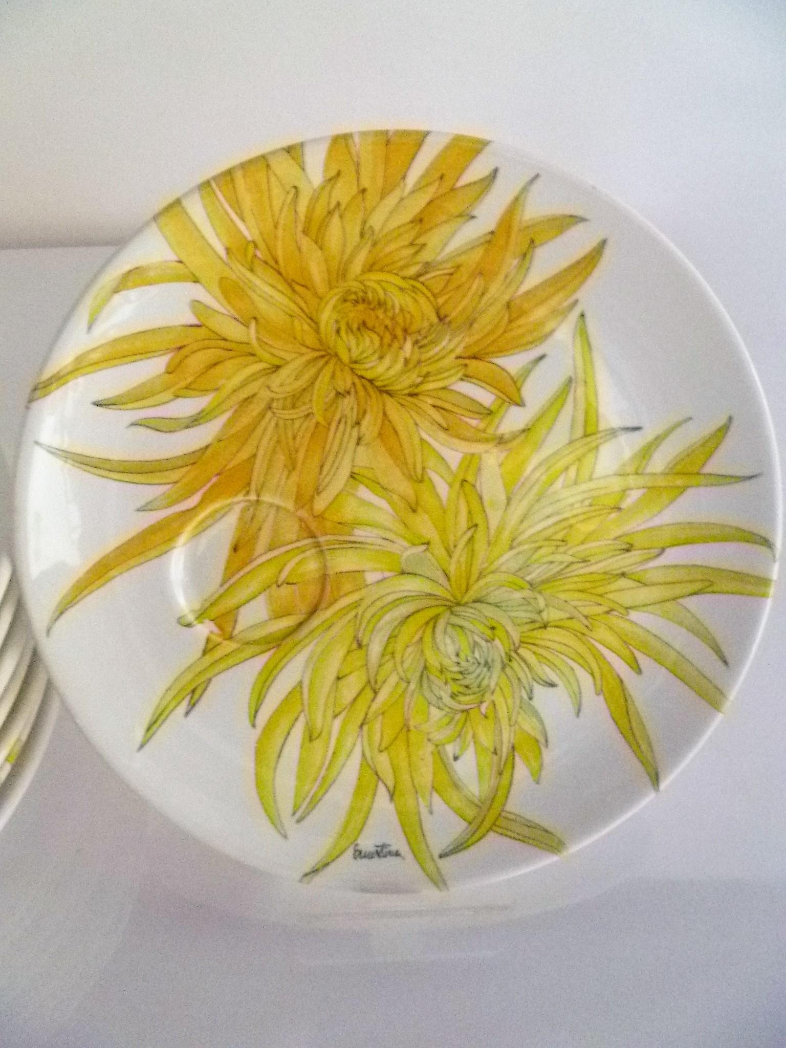  1950s set of 8 luncheon or snack plates with cup or ramiken bowl holder by Ernestine, Salerno, featuring a Chrysanthemum design in yellow on an white background. All in excellent condition, never used. On the bottom signed Ernestine, Salerno, Italy