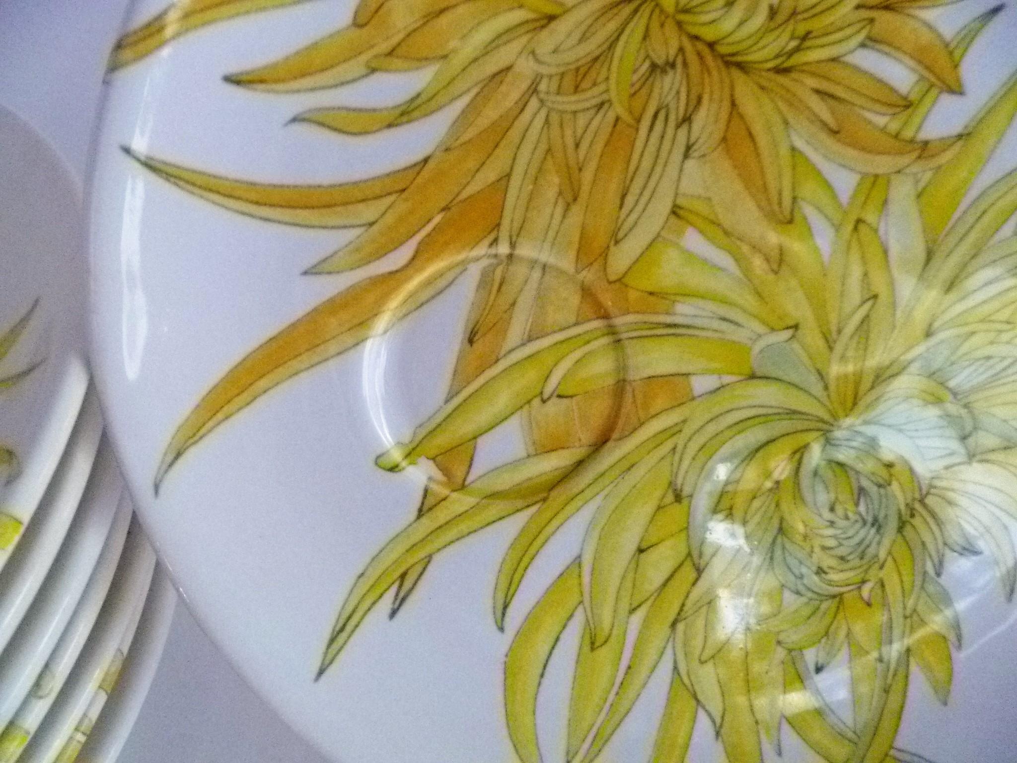 Mid-Century Modern Ernestine Ceramics, Salerno, Italy Chrysanthemum Luncheon Plates Set 8, 1950s