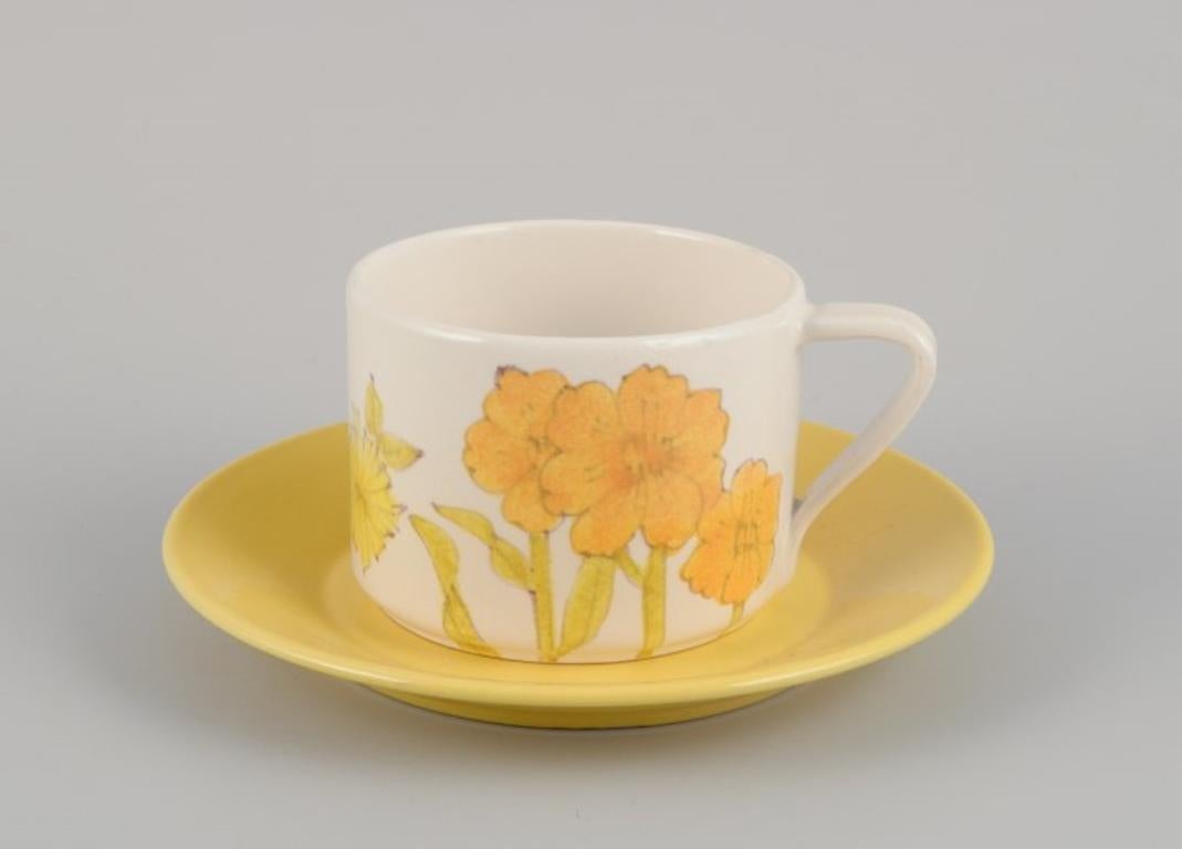 Ernestine Salerno, Italy. 
Two large coffee cups/morning cups with saucers and a lidded jar. 
Hand-painted with sunflowers.
Signed.
1970s.
Perfect condition.
Cup: 9.0 cm without the handle x 7.0 cm in height.
Saucer: Diameter 17.5 cm.
Lidded jar: