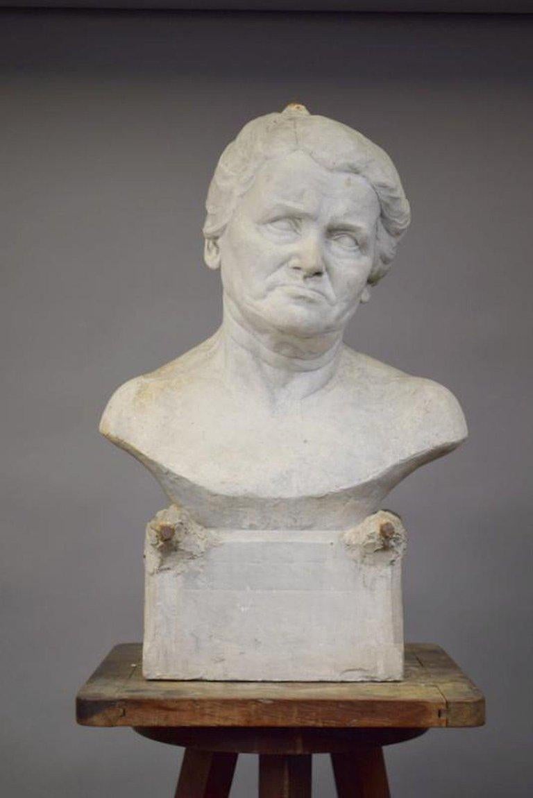 Napoléon III Ernestine Sirine- Real « Bust of a Woman » (Le buste d'une femme), plâtre non signé en vente