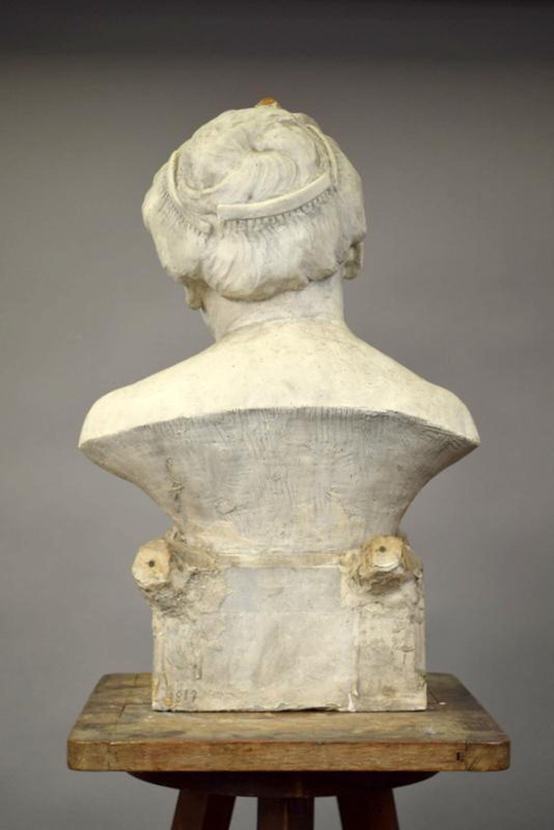 Ernestine Sirine- Real « Bust of a Woman » (Le buste d'une femme), plâtre non signé Bon état - En vente à Saint-Ouen, FR