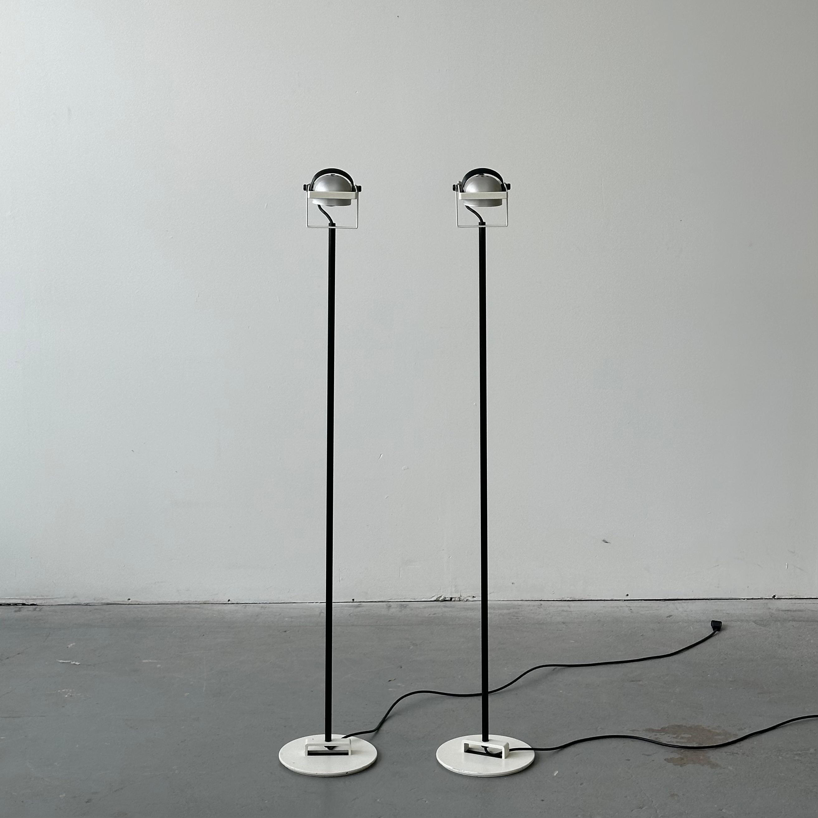 Mid-Century Modern Paire de lampadaires Ernesto Gismondi pour Artemide en vente