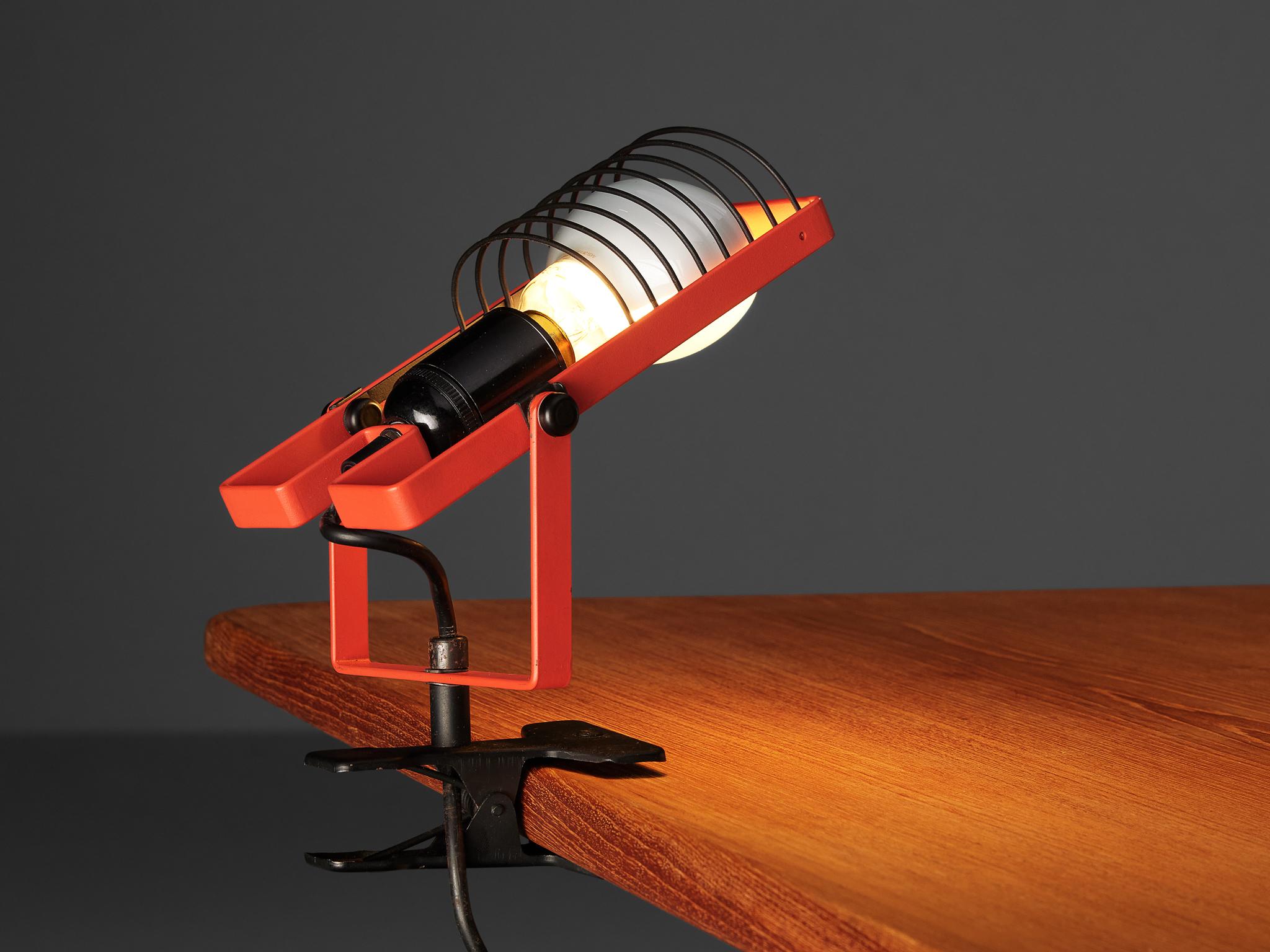 Post-Modern Ernesto Gismondi for Artemide First Edition 'Sintesi' Red Clamp Light  For Sale