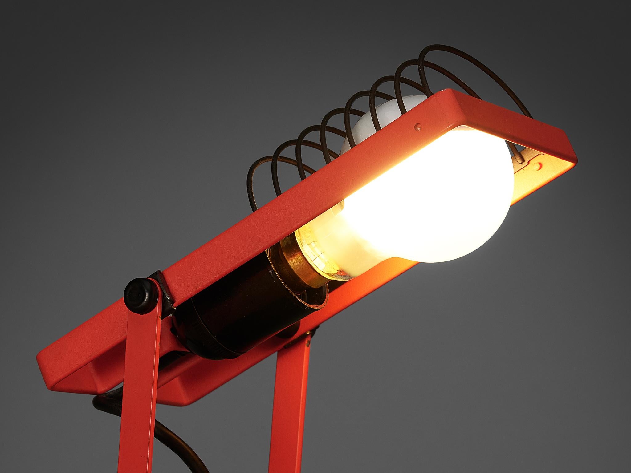 Ernesto Gismondi for Artemide First Edition 'Sintesi' Red Clamp Light For Sale 1