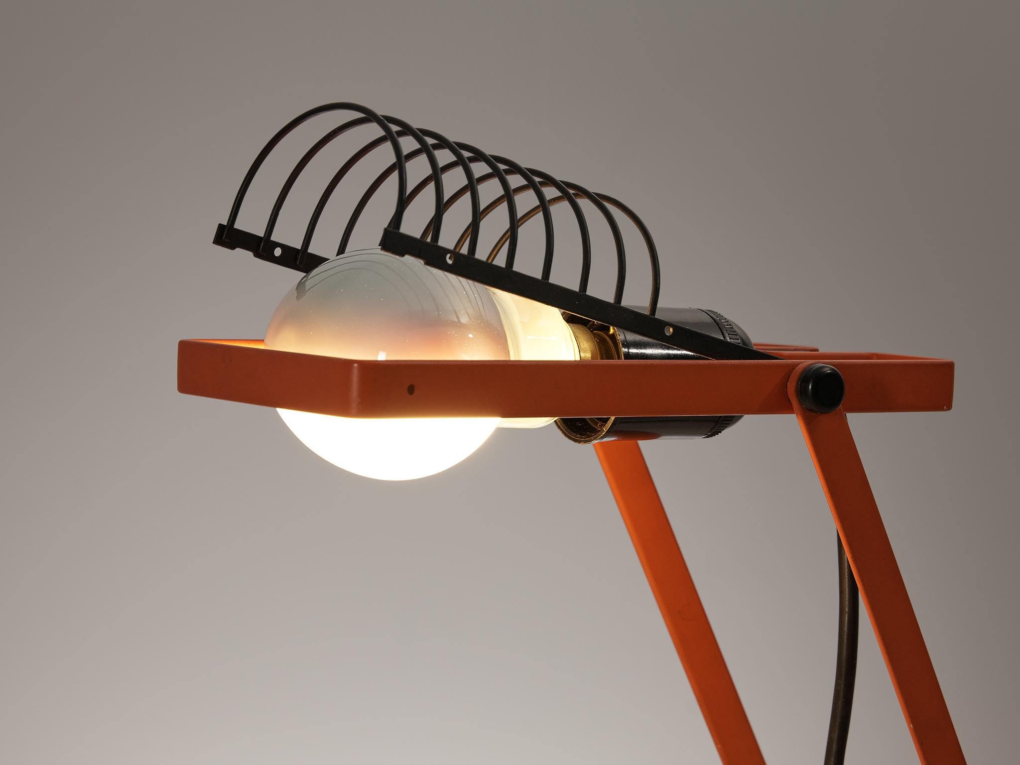 Ernesto Gismondi for Artemide Table Lamp 'Sintesi' in Red For Sale 1