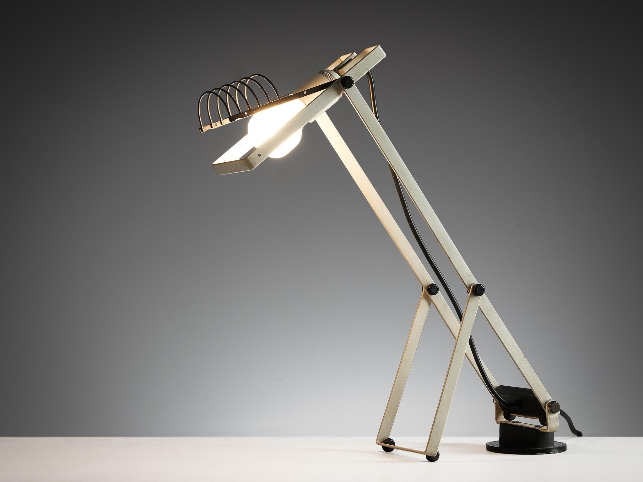 Ernesto Gismondi for Artemide, table Lamp model 'Sintesi Tavolo', lacquered steel, chrome-plated metal, Italy, 1976 

The founder of Artemide, Ernesto Gismondi (1931-2020), designed this lamp in the seventies. A highly functional lamp of which the