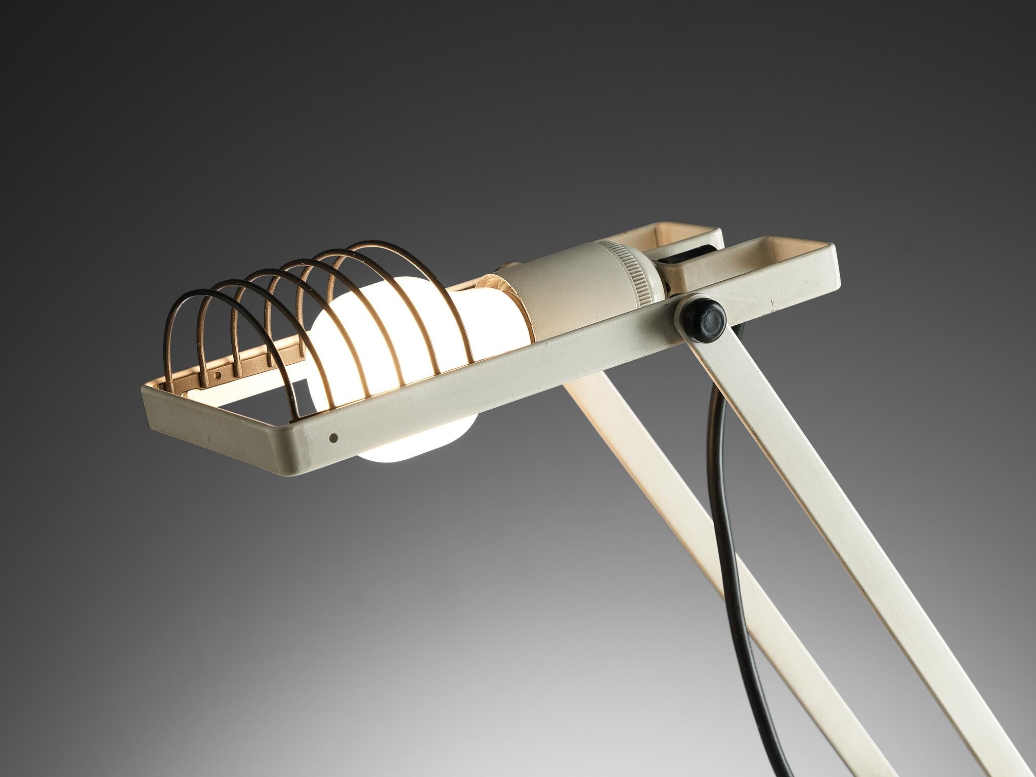 Italian Ernesto Gismondi for Artemide Table Lamp 'Sintesi Tavolo' in White Steel  For Sale