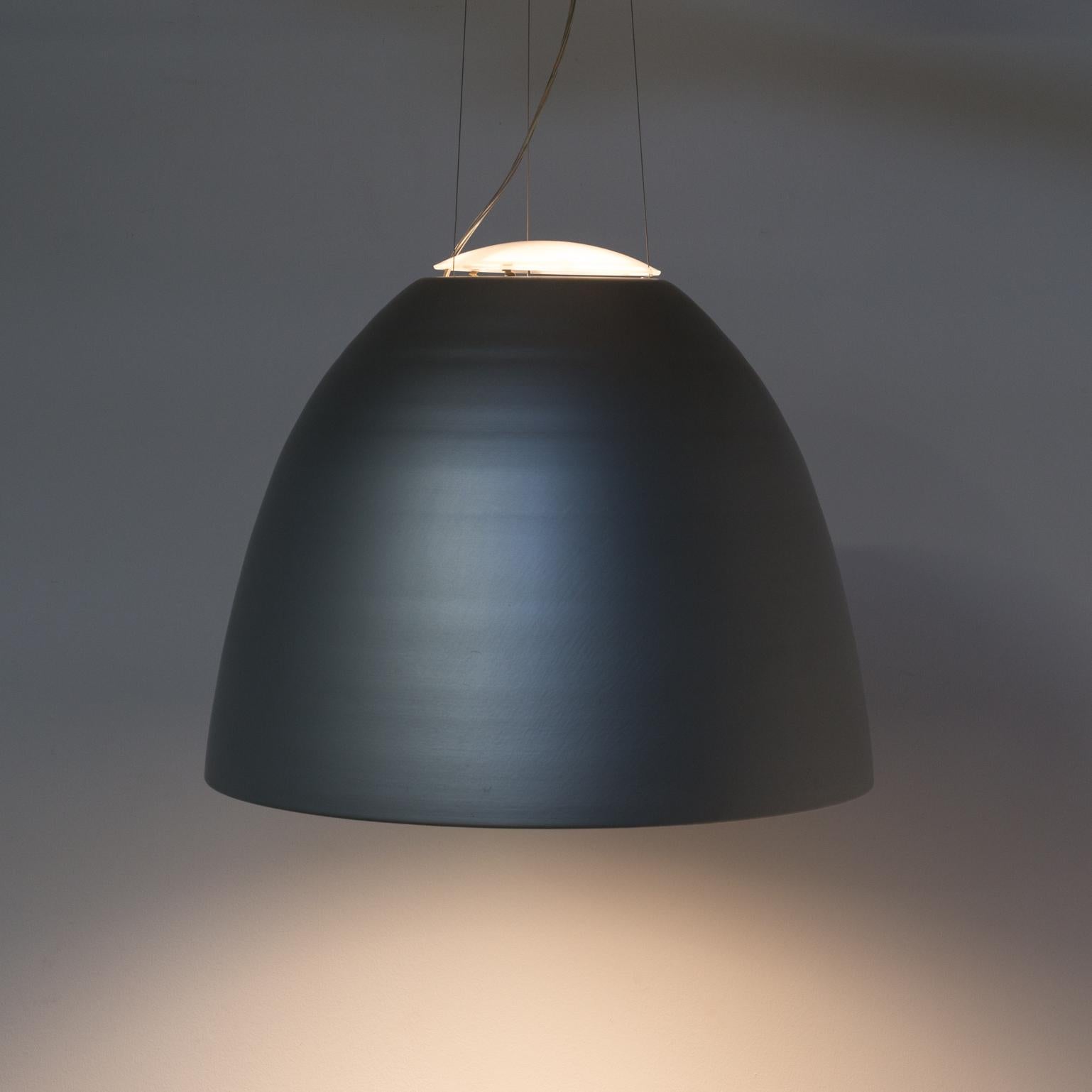 Ernesto Gismondi ‘NUR’ dimmable hanging lamp for Artemide. Good and working condition, dimmable, halogen lamp, first edition, consistent with age and use.